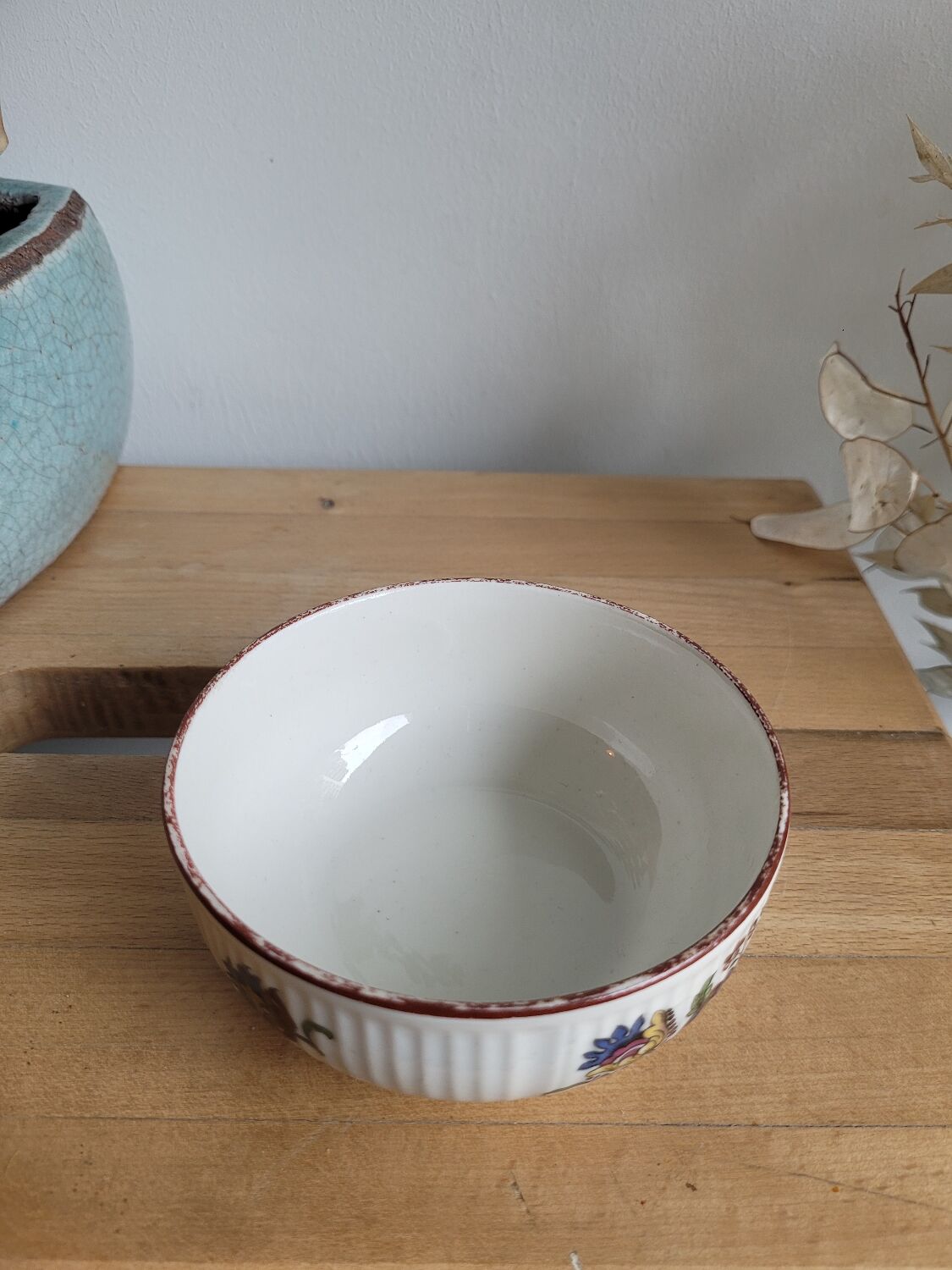 Porcelain bowl floral decoration