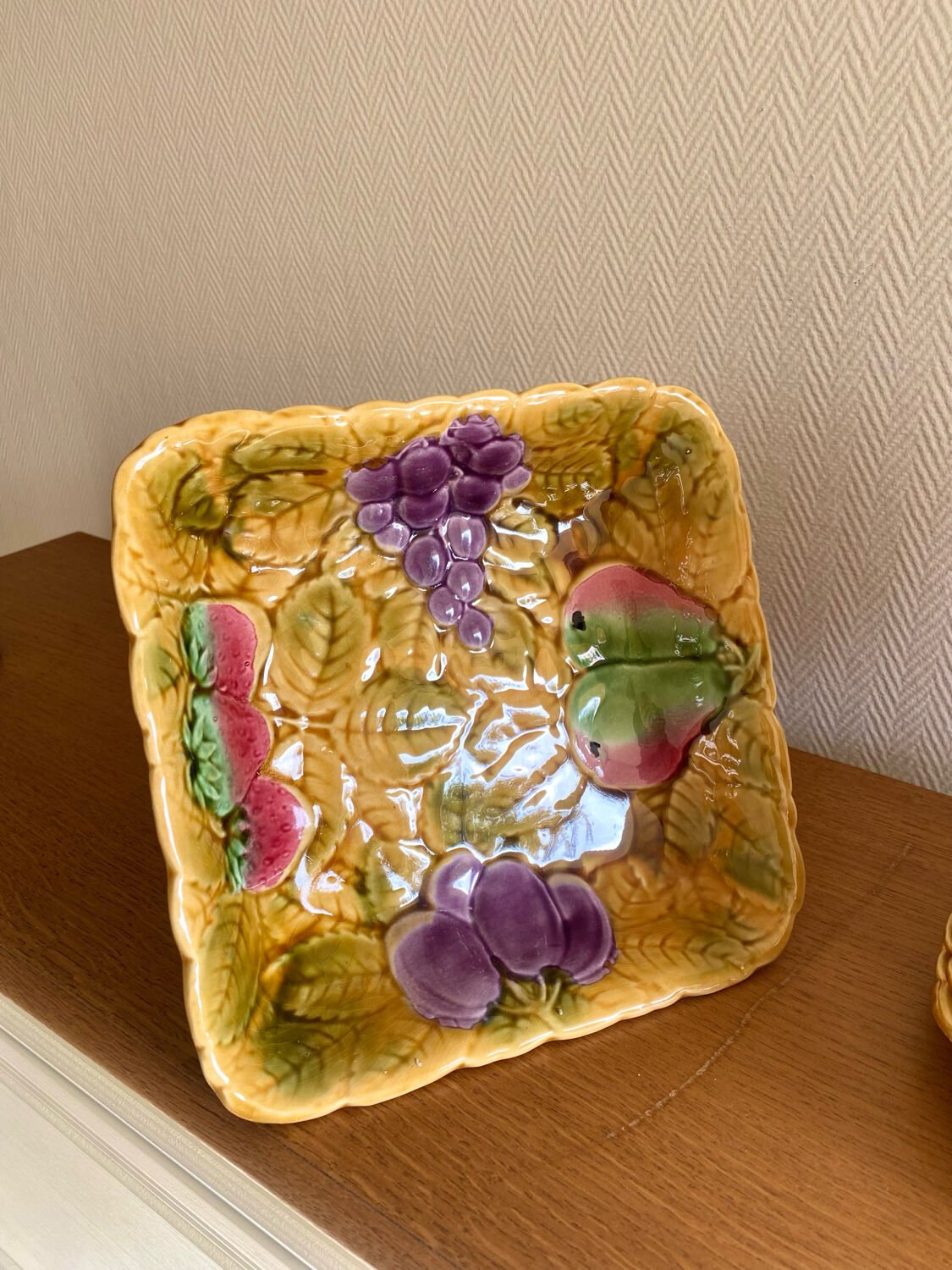 Antique set in Sarreguemines majolica from the 20th century.