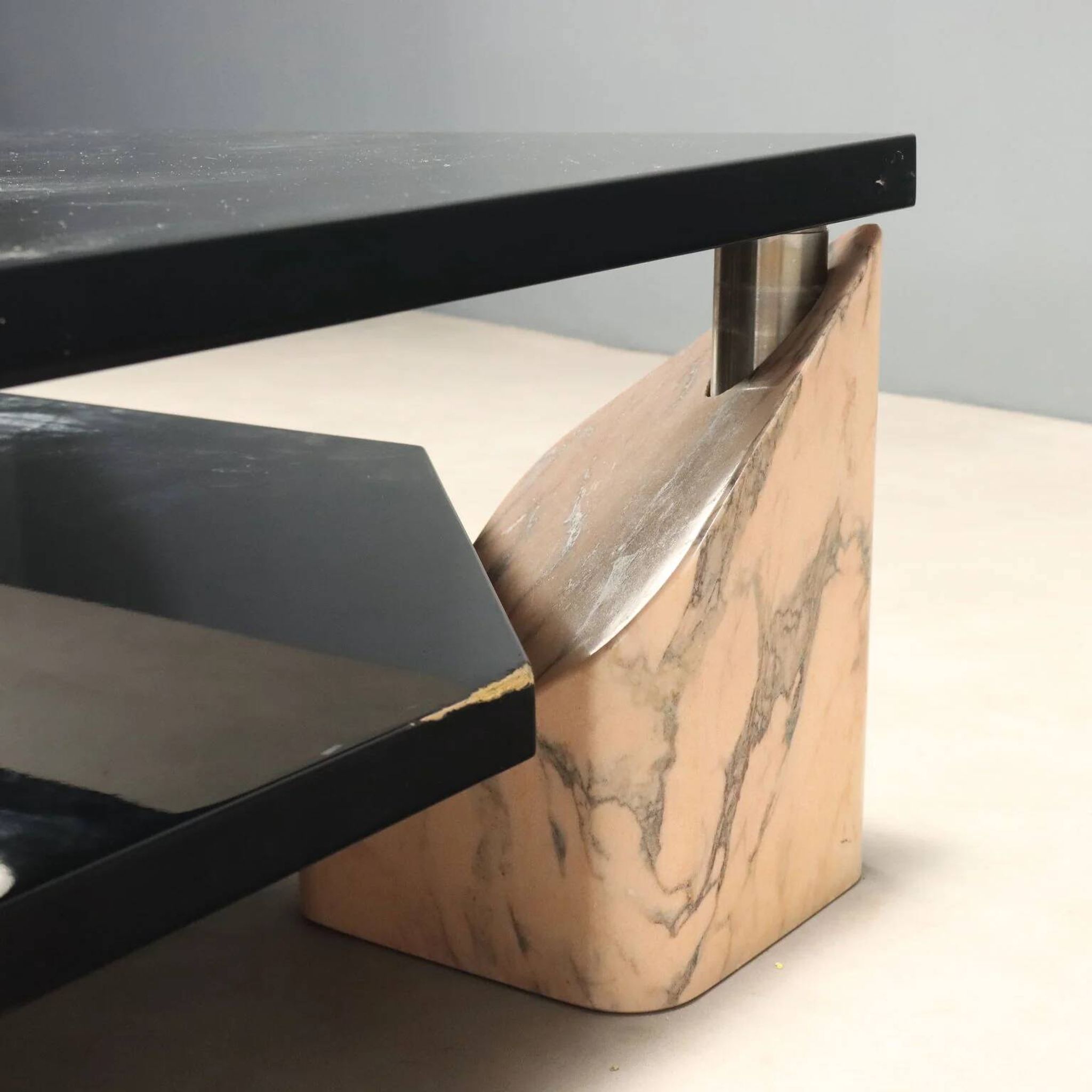 Vintage coffee table in pink marble and lacquered wood, 1970s design.