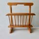 Porte revues en bois clair des années 60