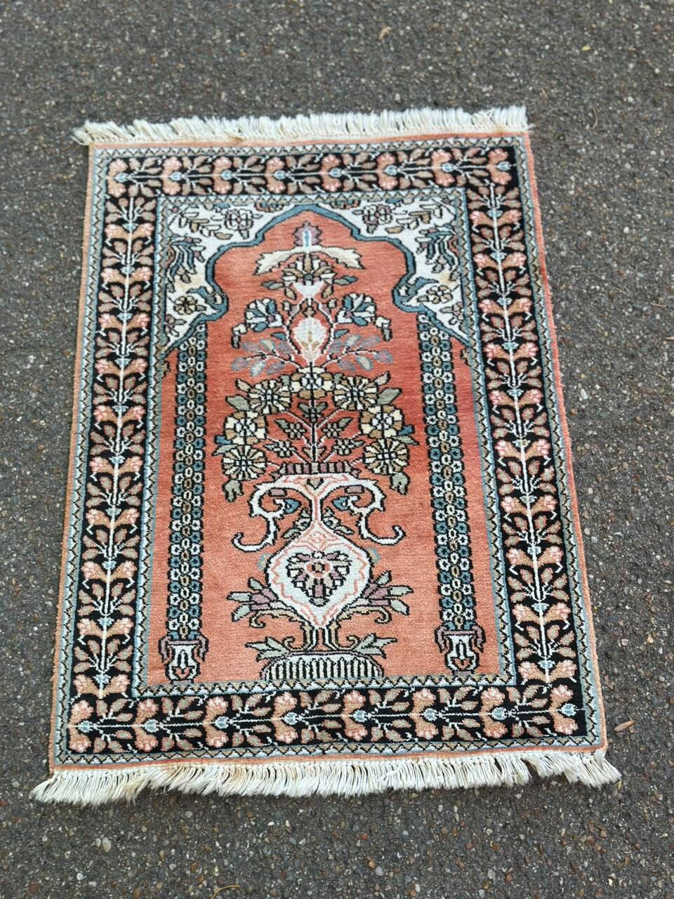 Turkish Persian Carpet Handwoven in Vegetable Silk (Bazaar 54 Istanbul) – 90x65 cm