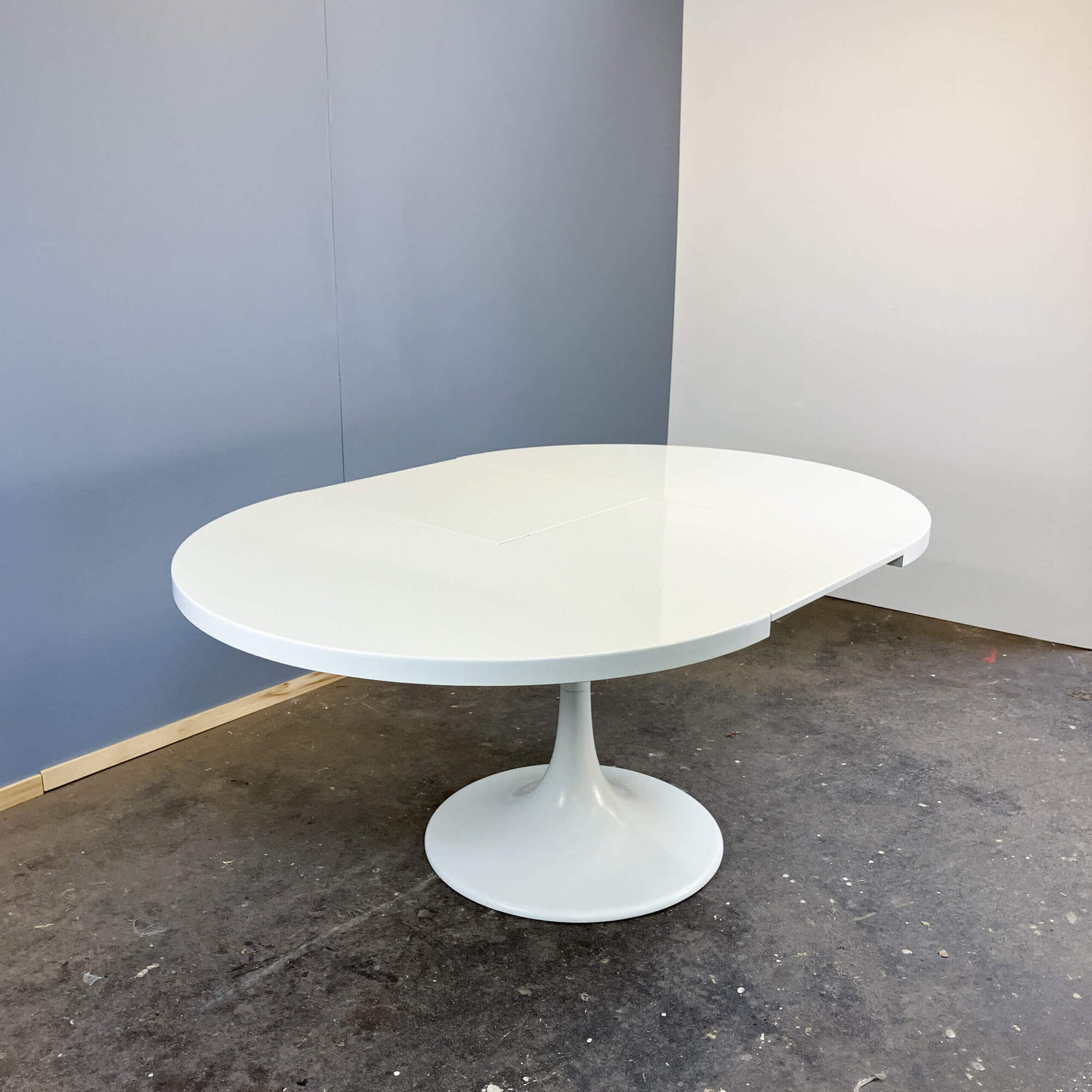 Icône du design de l'ère spatiale : table à manger 'Set-Line' par K. Schäfer pour Lübke, années 1960.