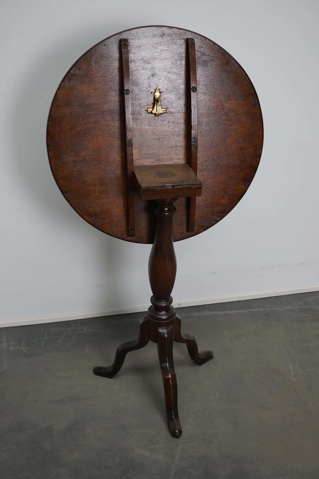 18th century Georgian wine table with reclining mahogany tray