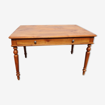 Table or desk with 1 caramel patina drawer