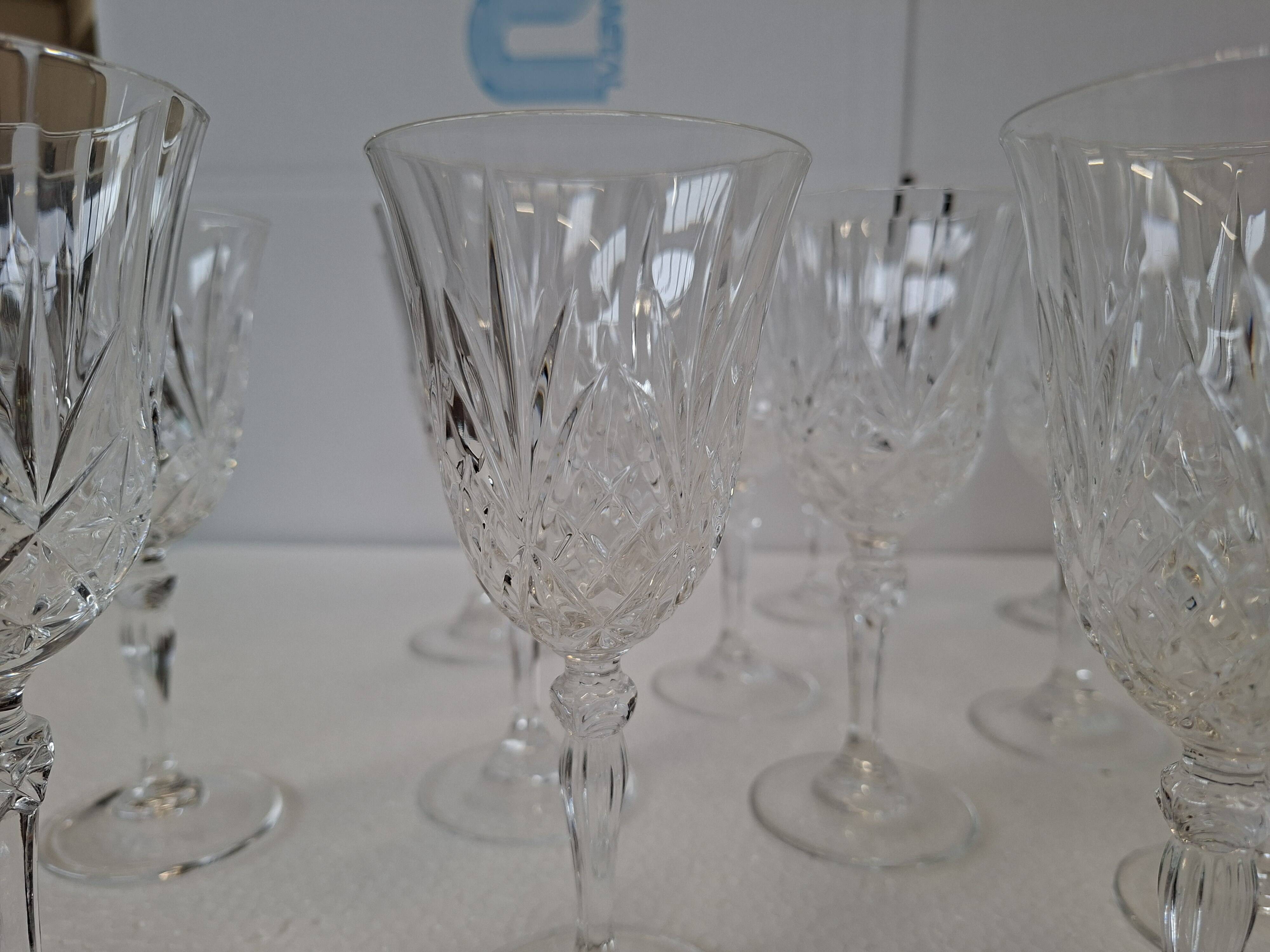 Ensemble de 20 verres en cristal taillé à la main (1985)