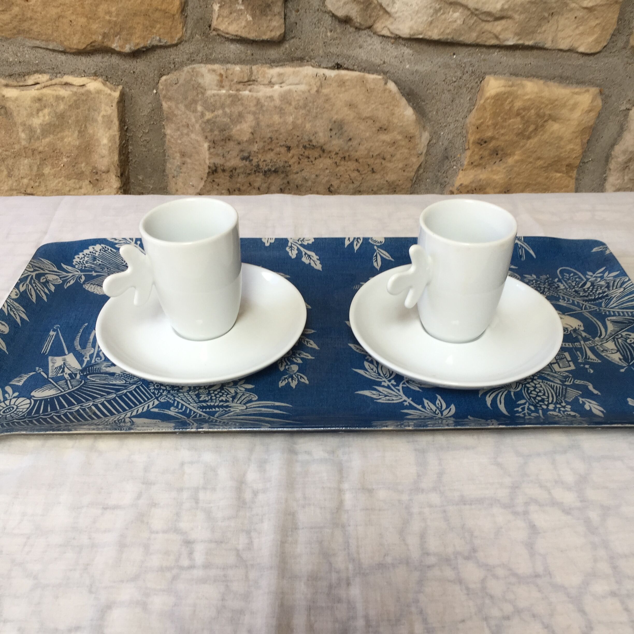 Duo of cups and under cups with white porcelain coffee S-P