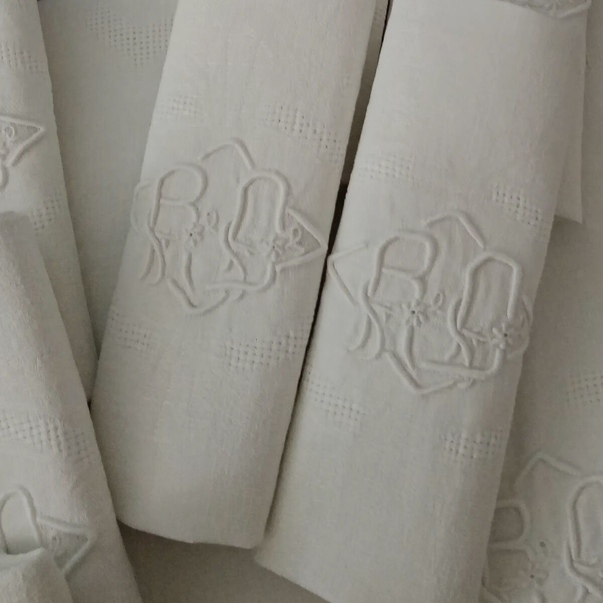 EMBROIDERED NAPKINS