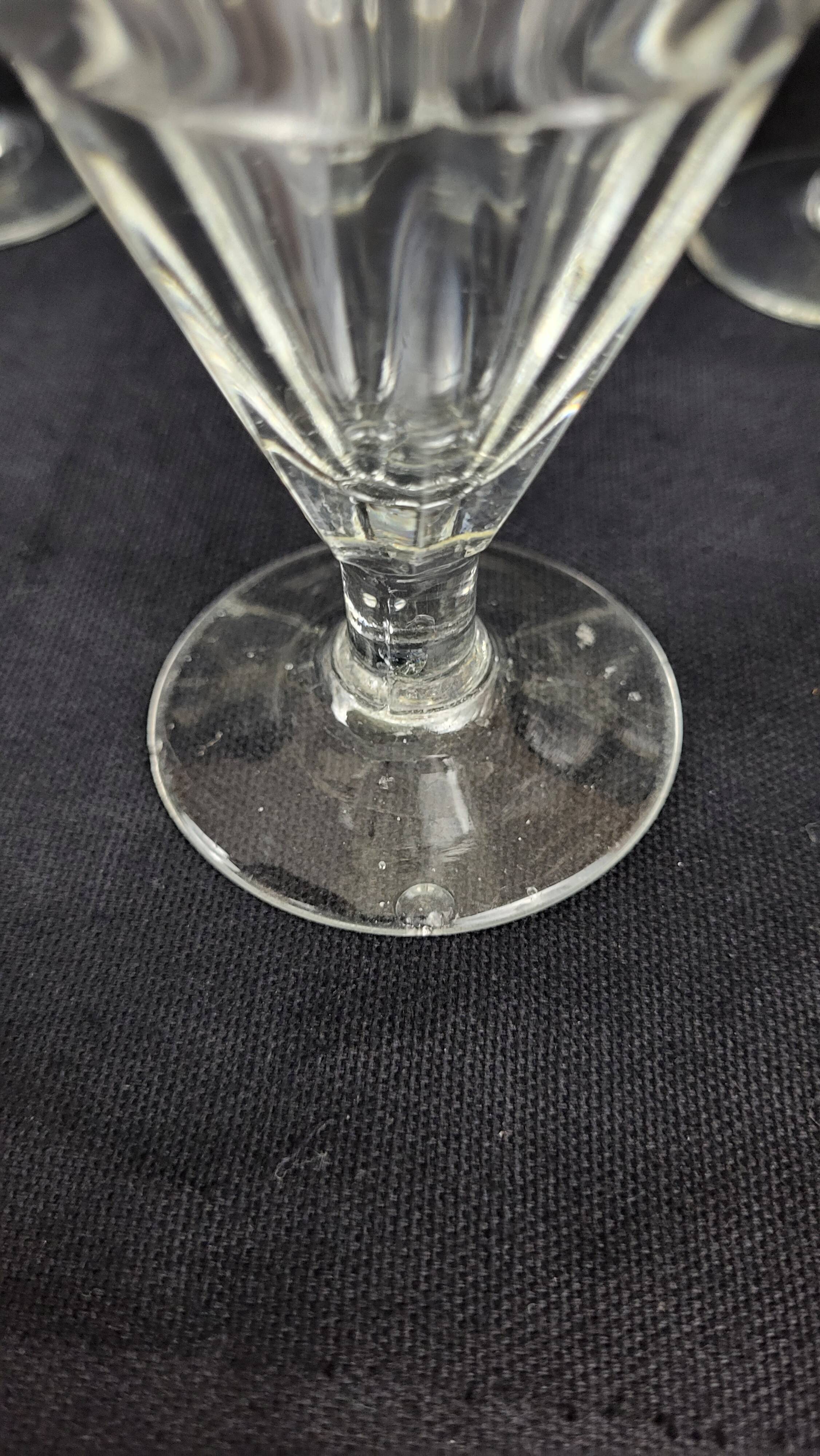 Set of 9 wine glasses cooked bistro counter 1950s