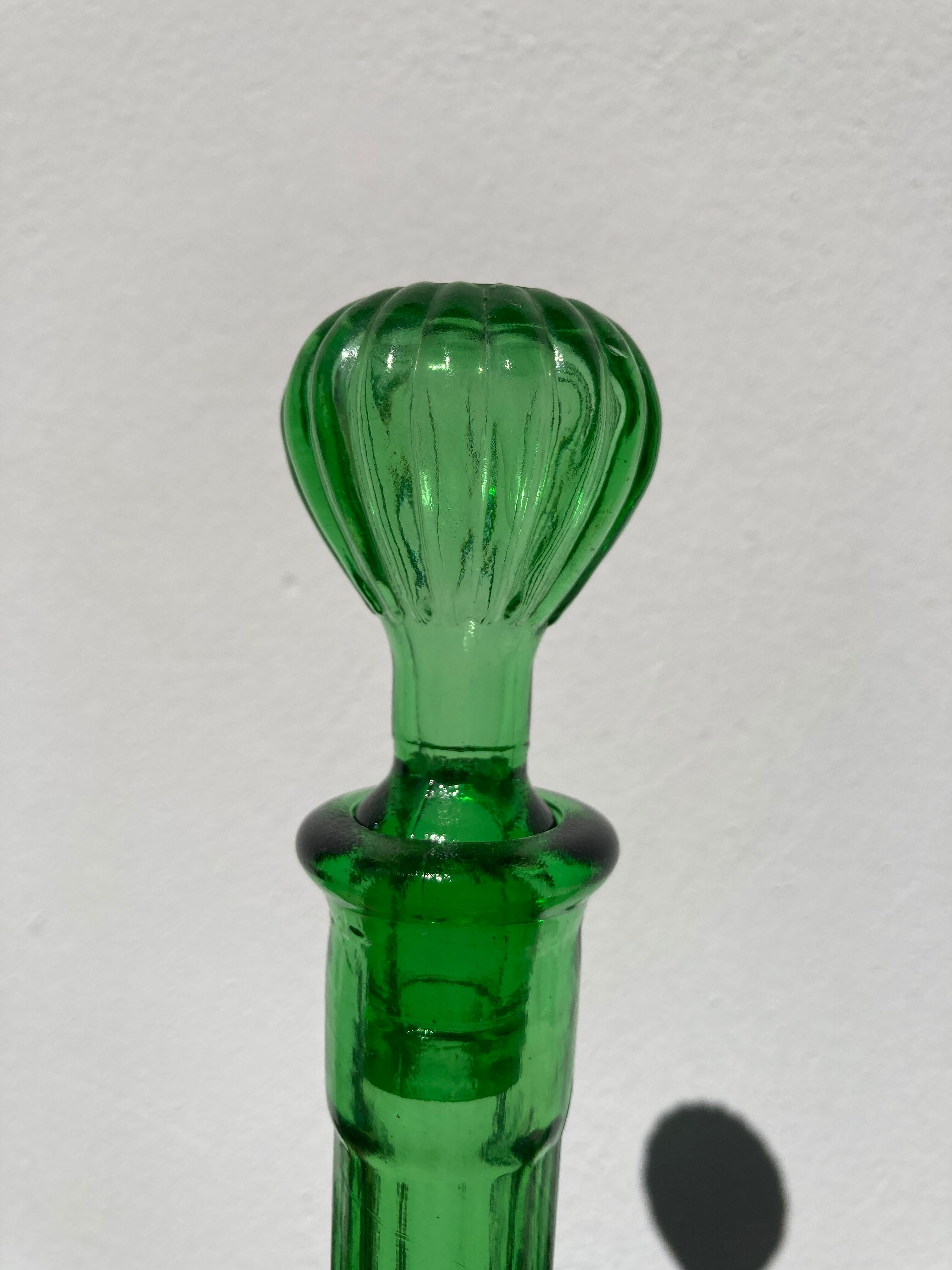 Green tarmac glass decanter with cap
