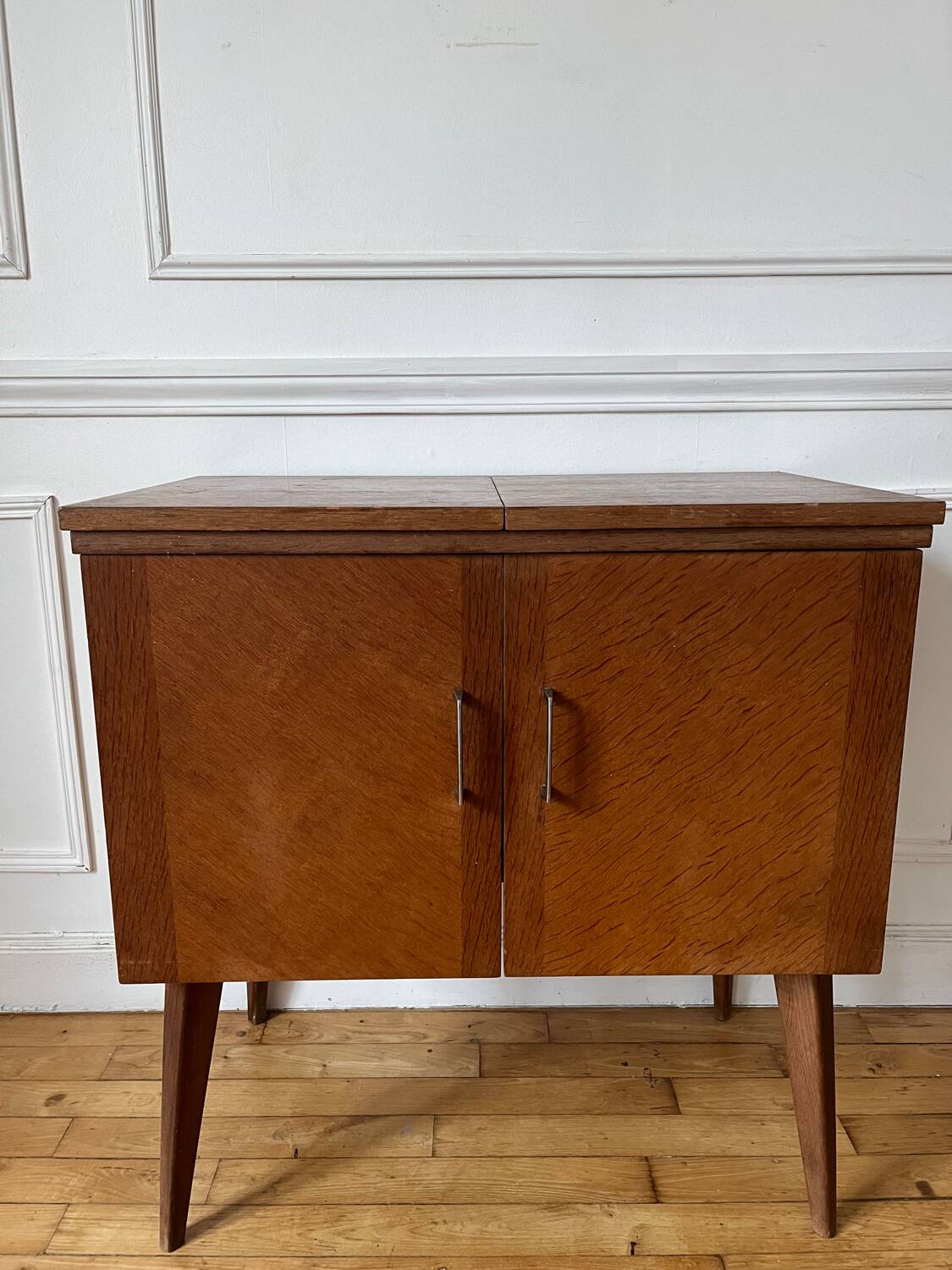 Meuble d’appoint vintage pieds compas