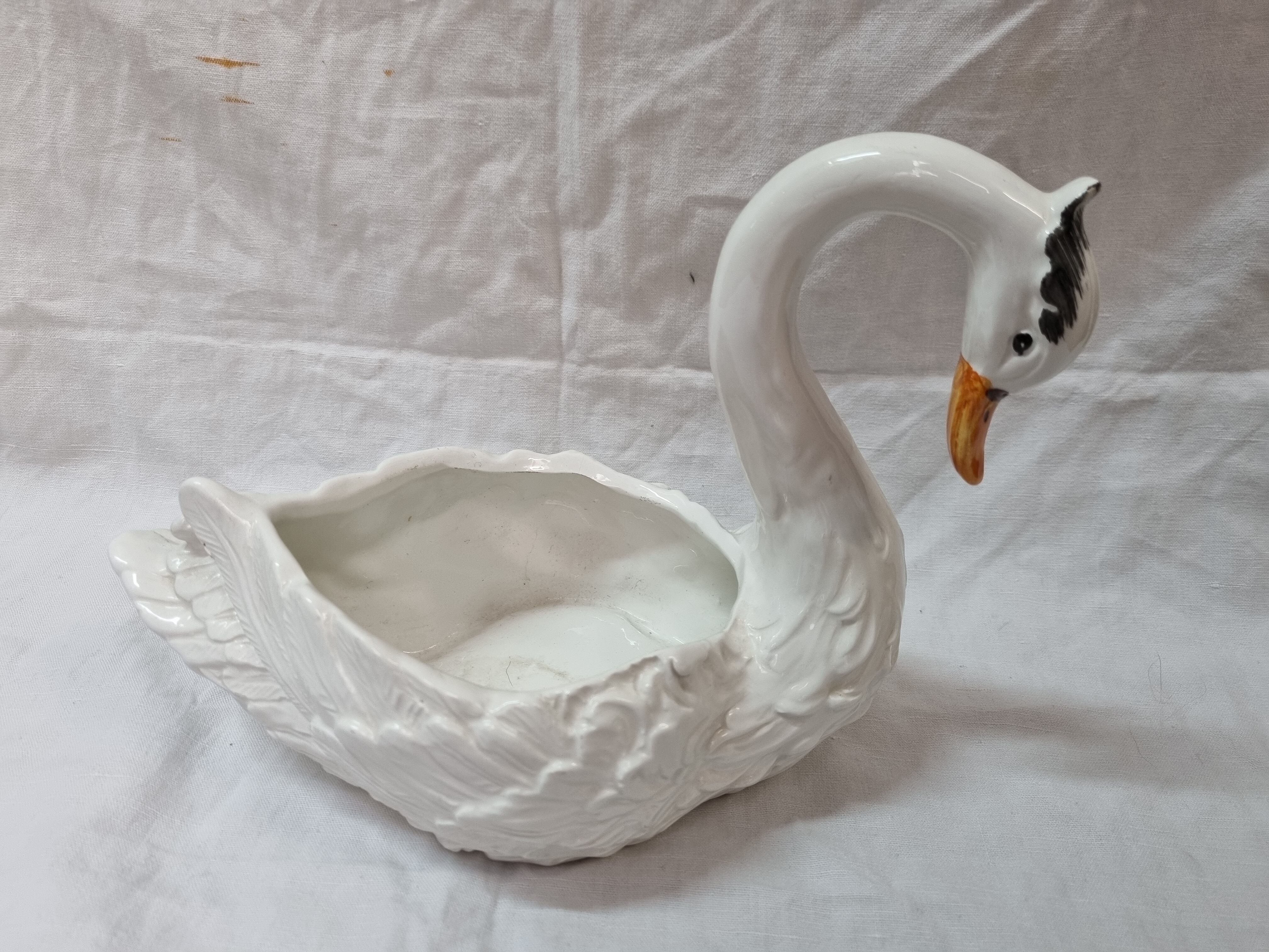 Empty swan ceramic pocket from 1970