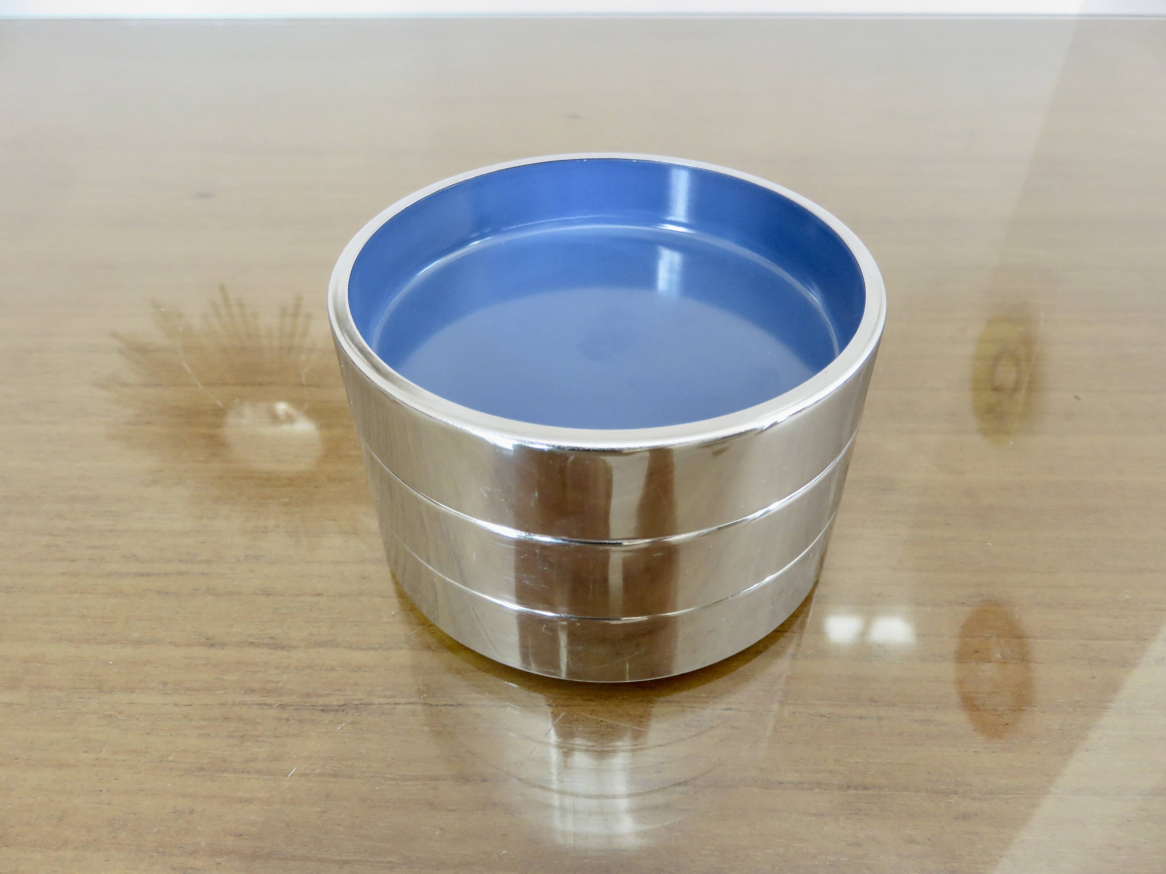 Set of 3 stackable ashtrays in colored melamine, chrome metal from the 70s