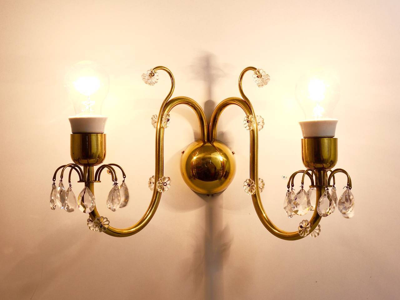 Lobmeyr Vienna Belle large wall sconce in brass and crystal, Austria, 1950s