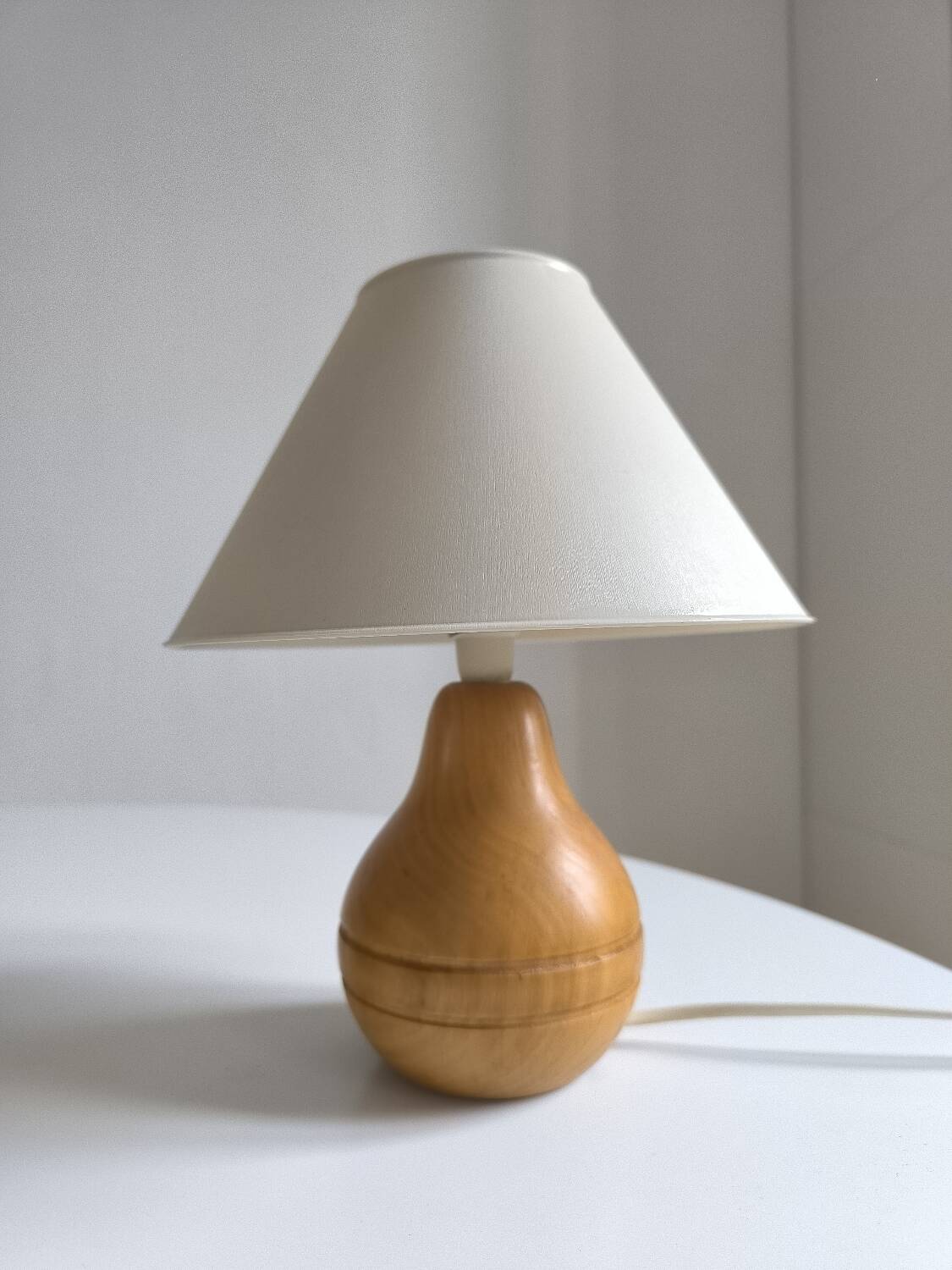 Wooden ball table lamp