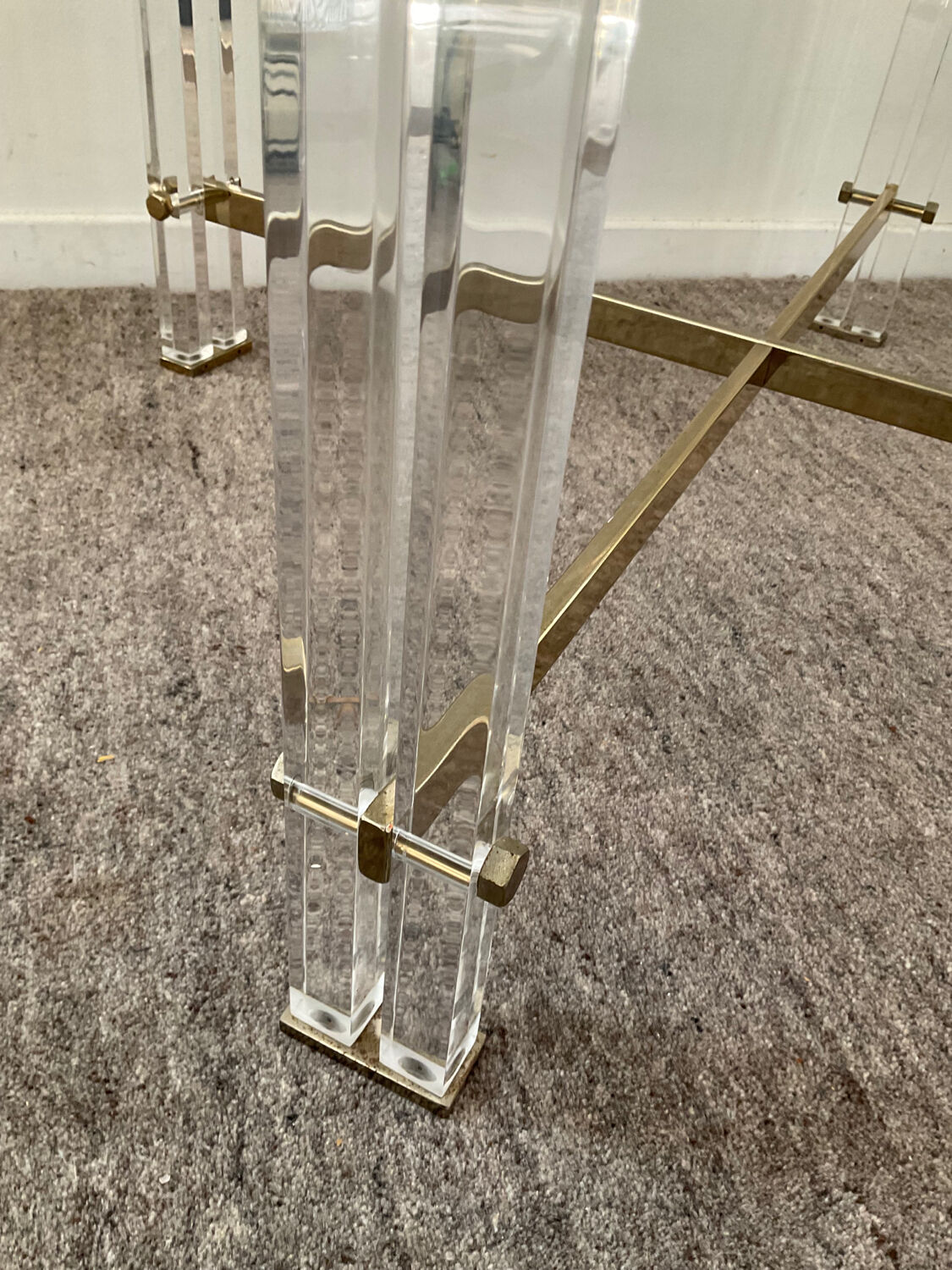 Vintage coffee table in lucite and brass 60s-70s