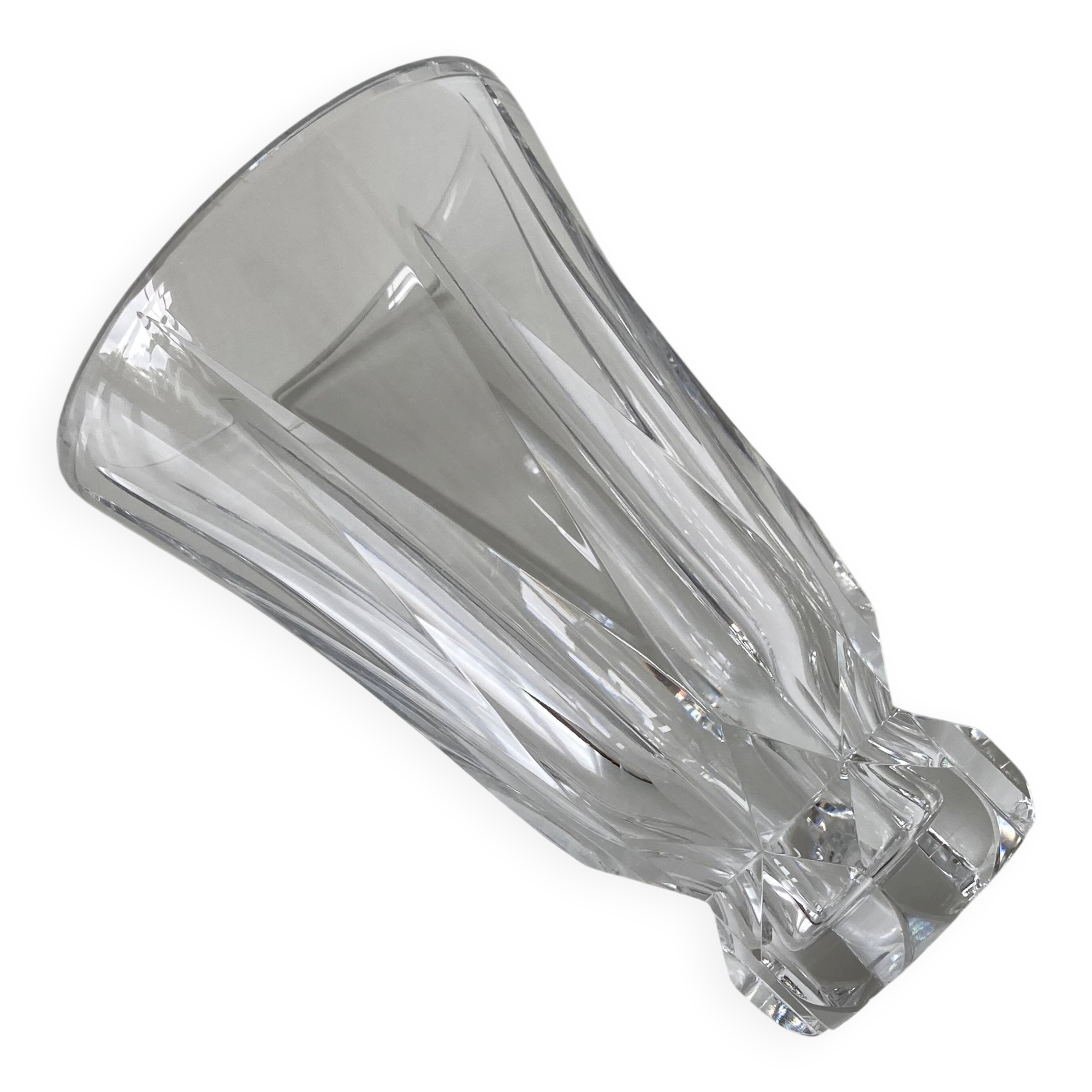 Colourless crystal vase from the Saint-Louis house, model from 1967.