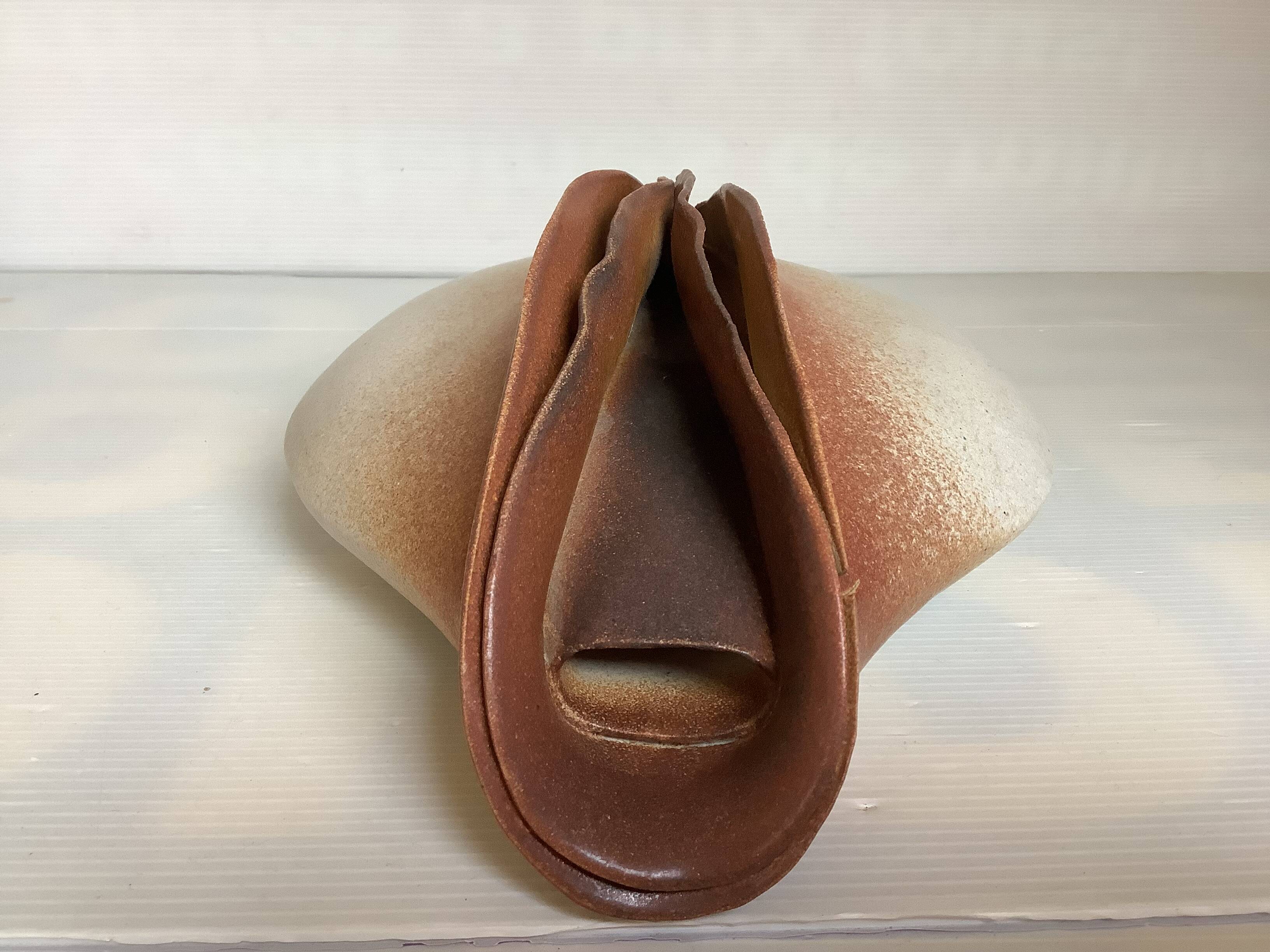 Vase signed by the ceramist Georges Deliège