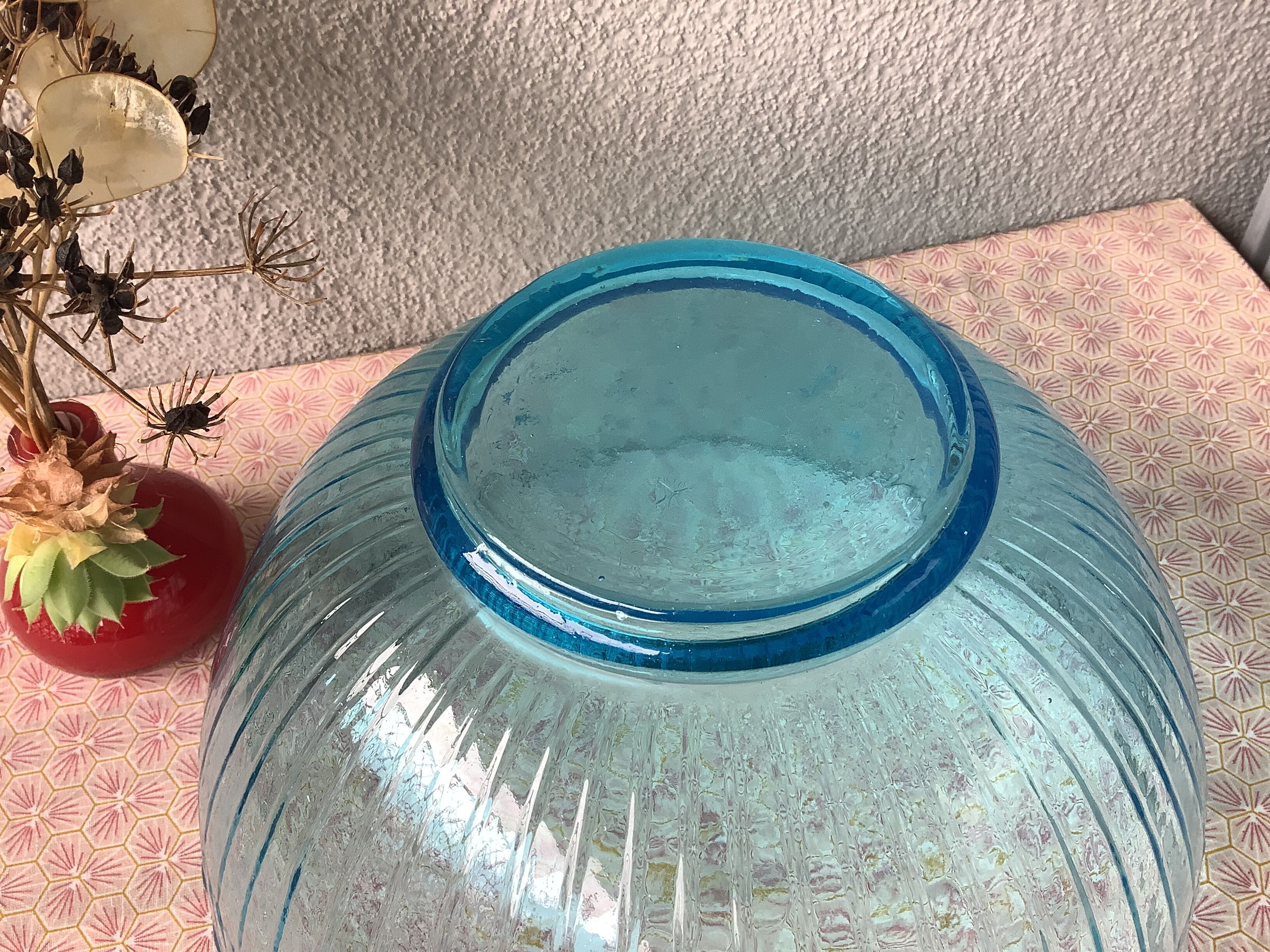 Salad bowl in molded glass pressed art deco fluorescent blue