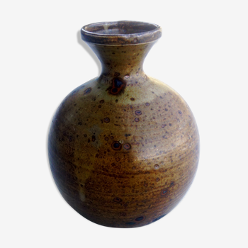 Stoneware pot