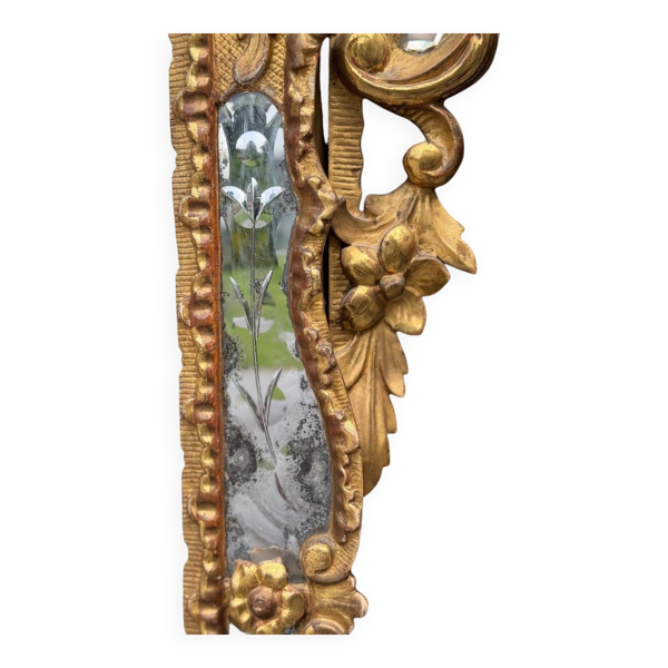 Miroir a parecloses de style Louis XV en bois doré , début XIXème, Empire A