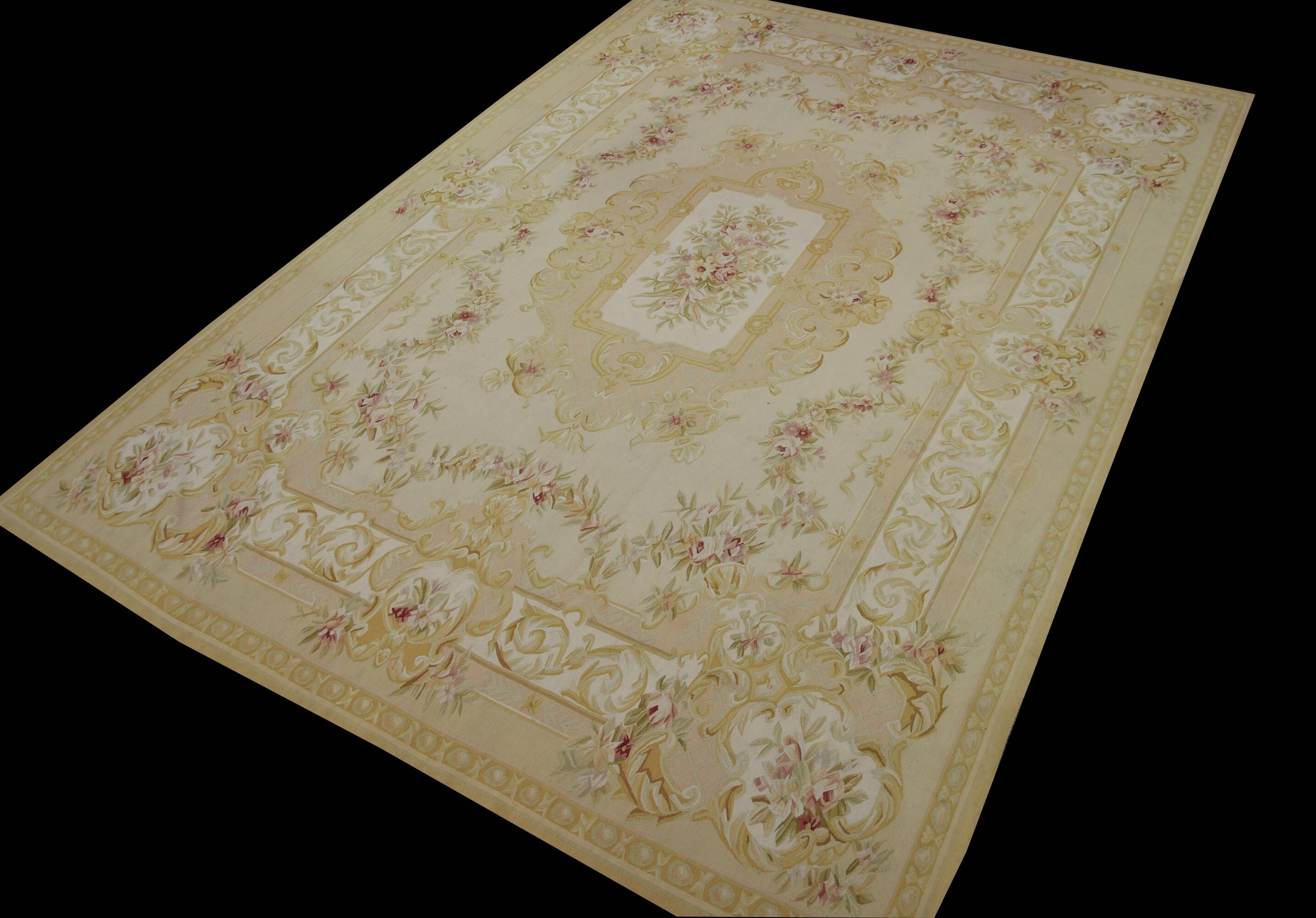 Aubusson style rug - Size: 375 x 275 cm - "Galerie Saedje"