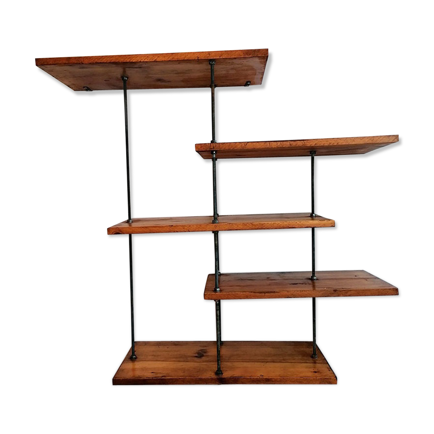 Etagère destructurée, style industriel