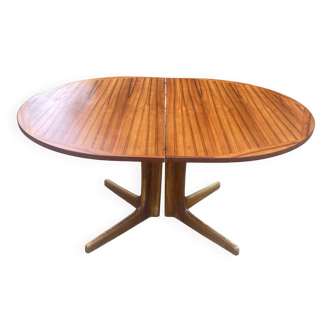 Baumann oval table