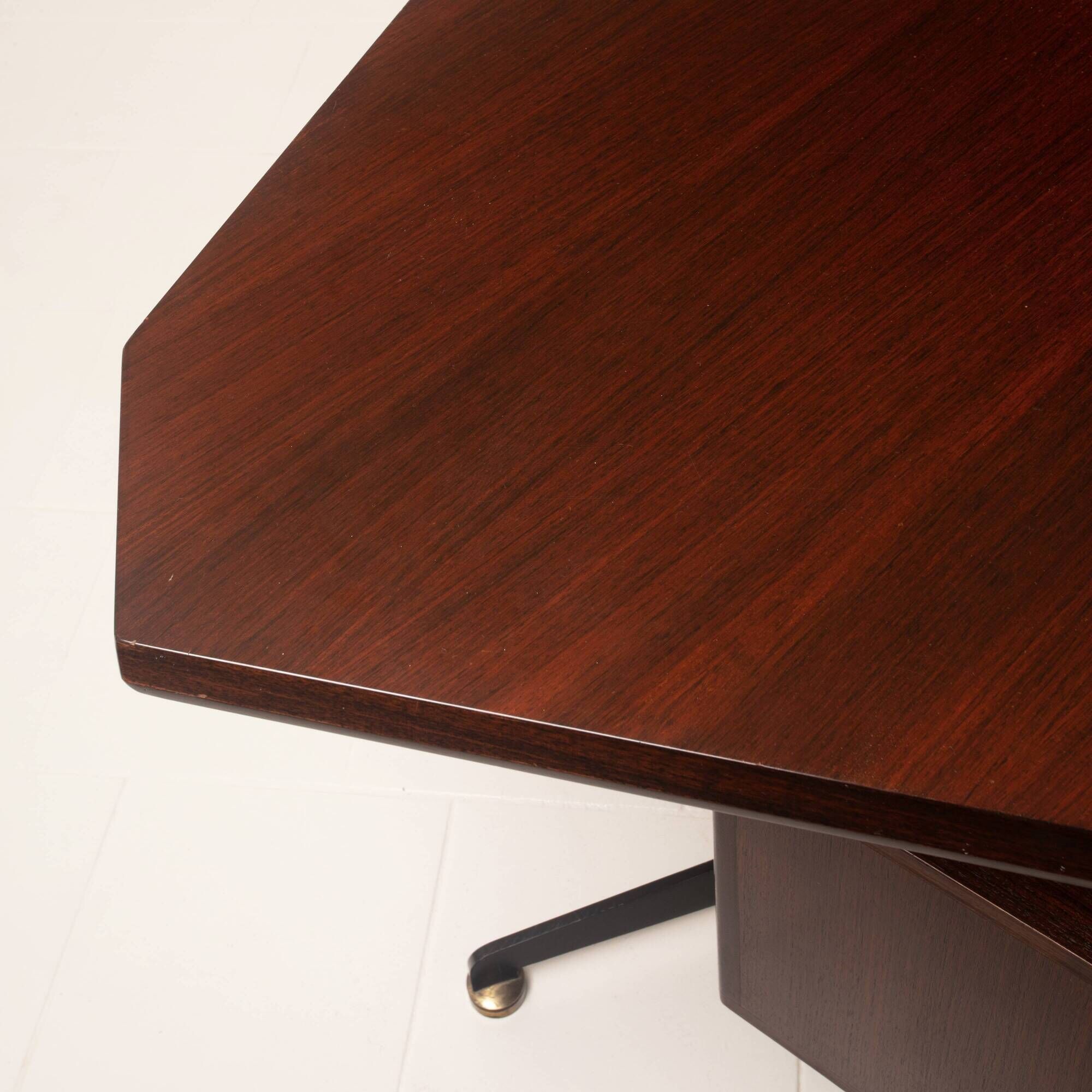 T96 Rosewood Boomerang Desk by Osvaldo Borsani for Tecno, First Edition, 1950
