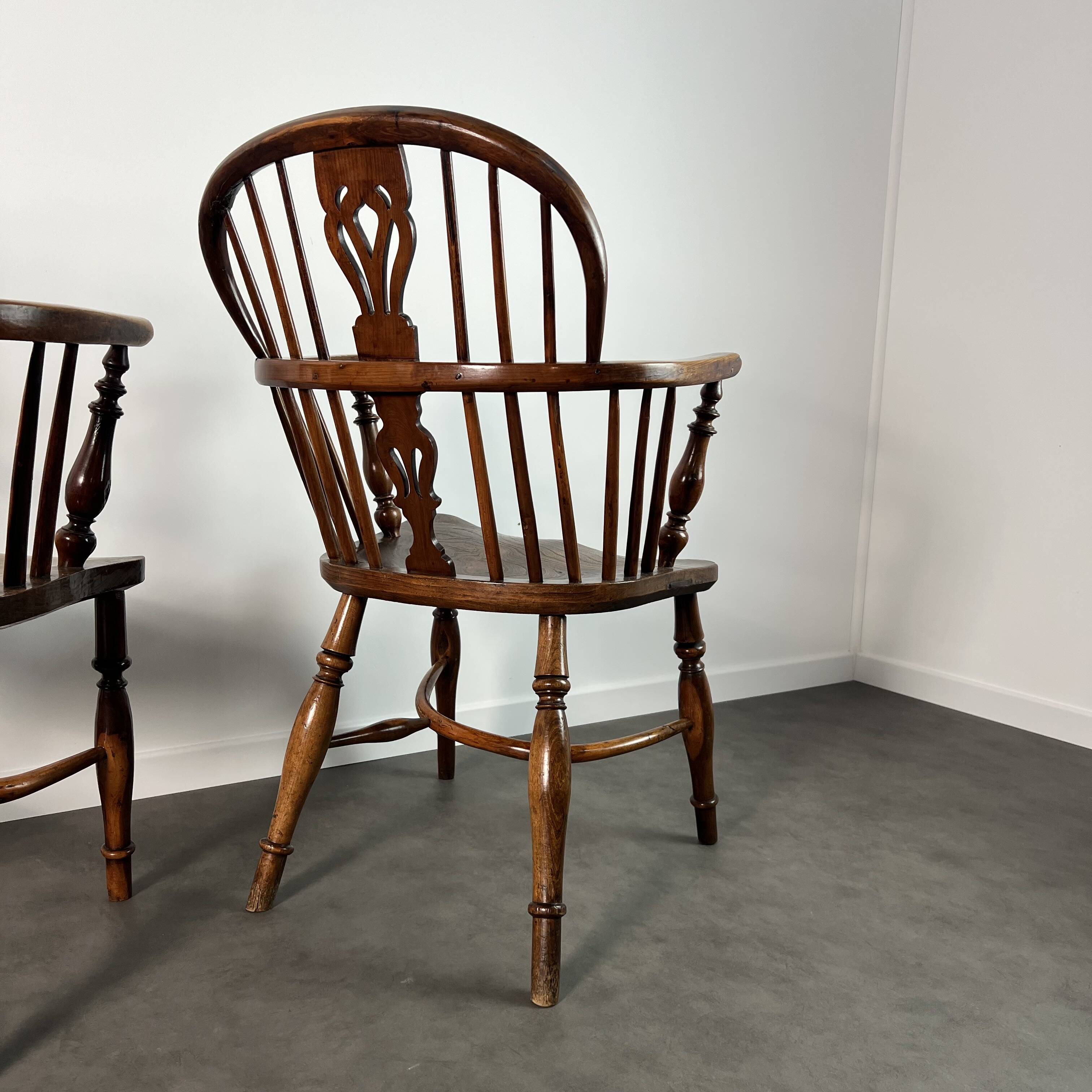 Ensemble de 3 chaises, fauteuils Windsor Low Back en orme, Angleterre, XIXe
