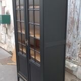 Armoire vitrine parisienne