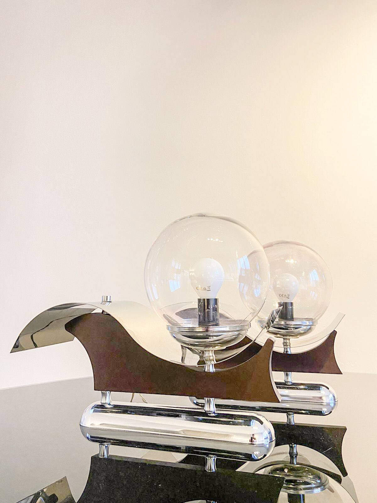 Coppia di sconces metallo e vetro soffiato, Italia anni 70, in ottime condizioni di conservazioni