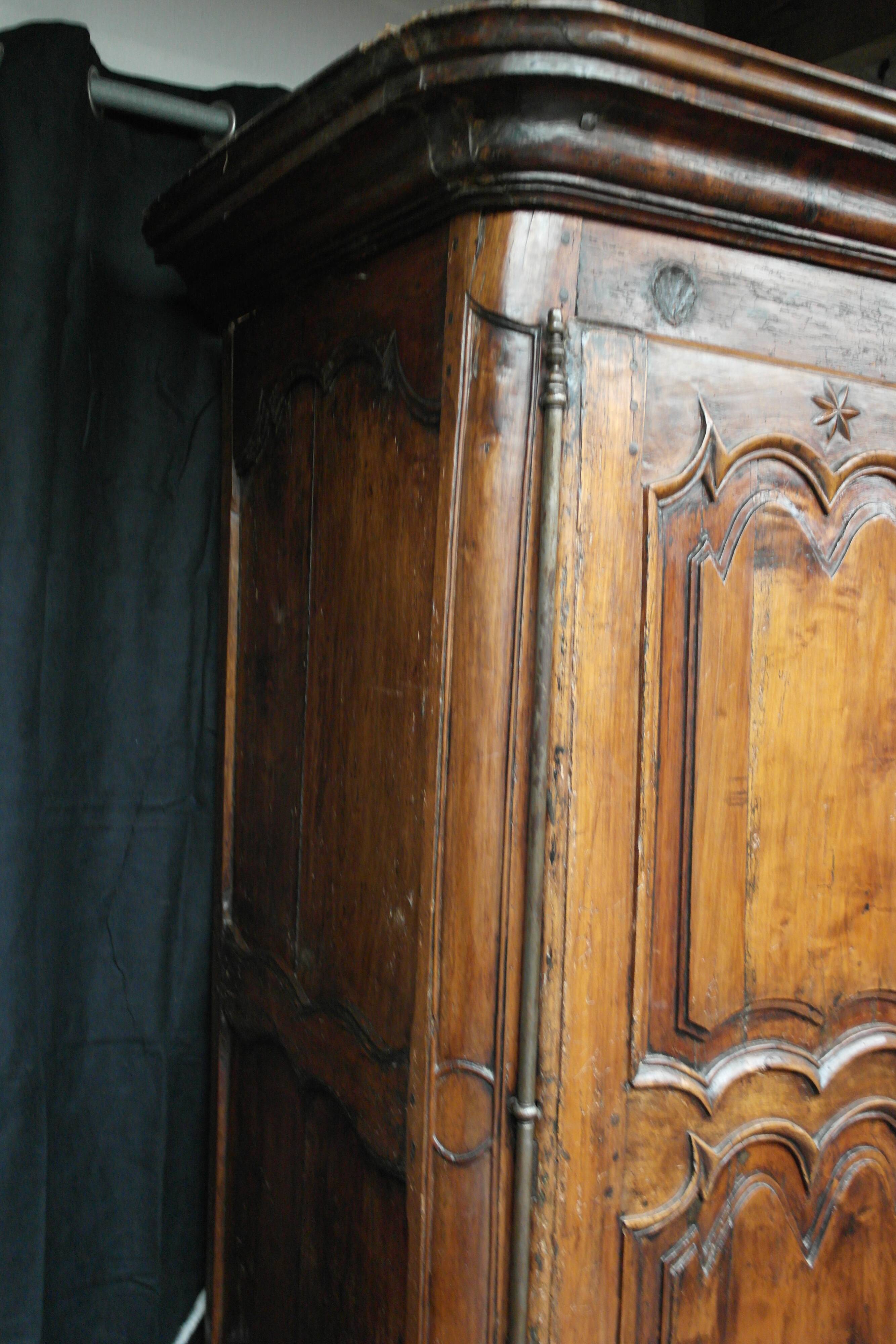 Walnut cabinet, 18th