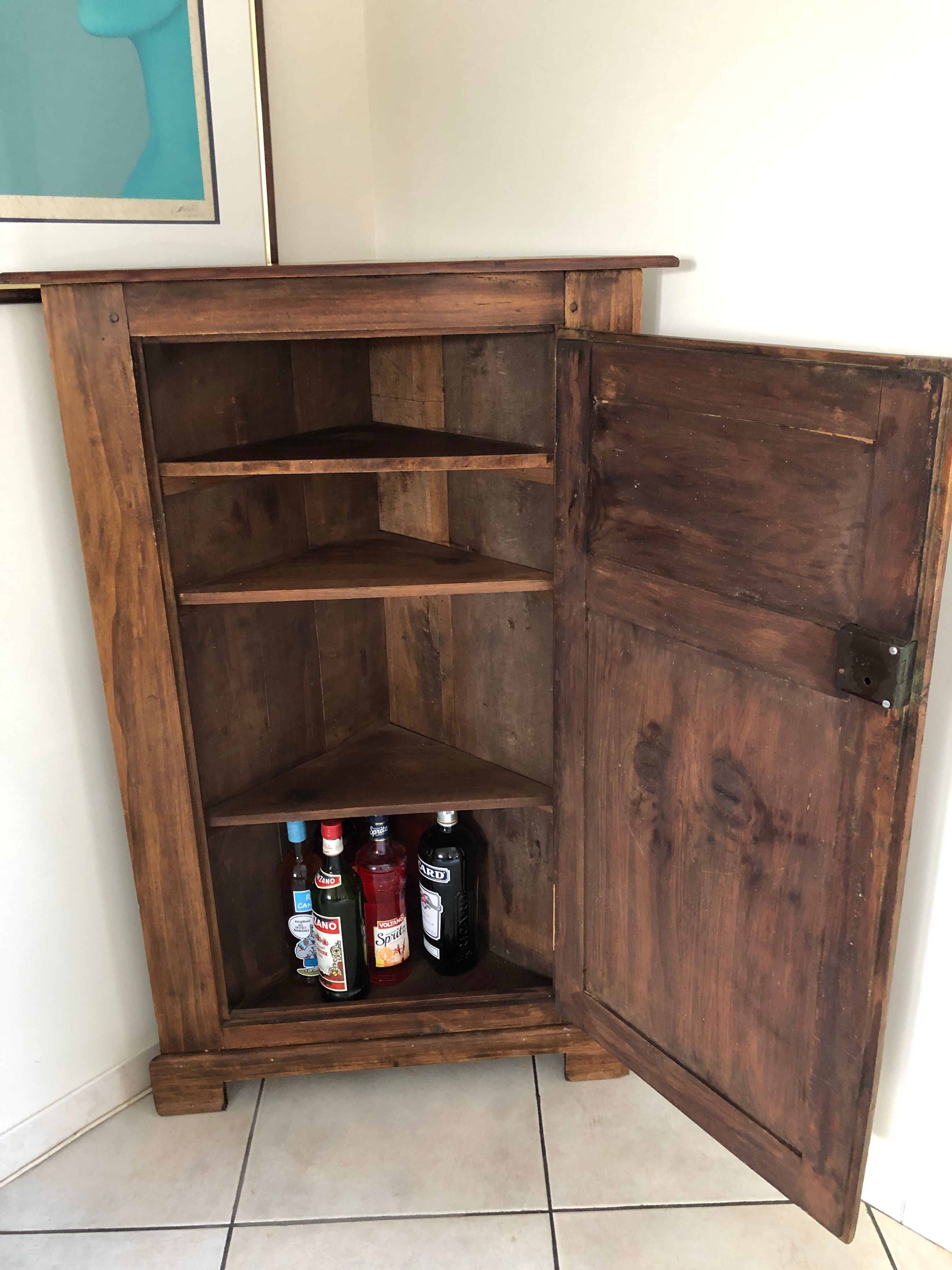 Notch, corner cabinet