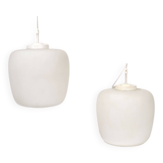 Medium-sized Scandinavian pendant light in opaline - 1960s