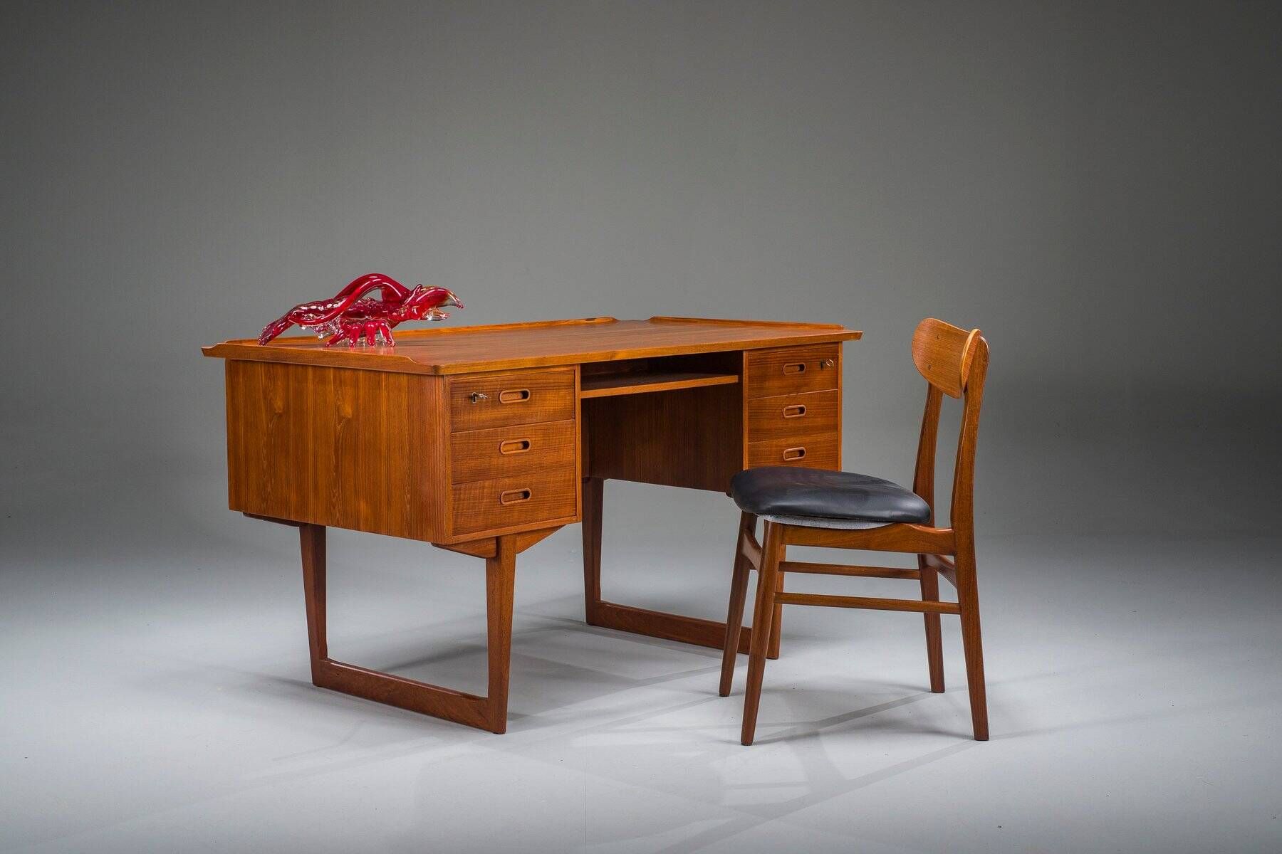 Mid-century Danish freestanding teak desk with raised lip edge, 1960s