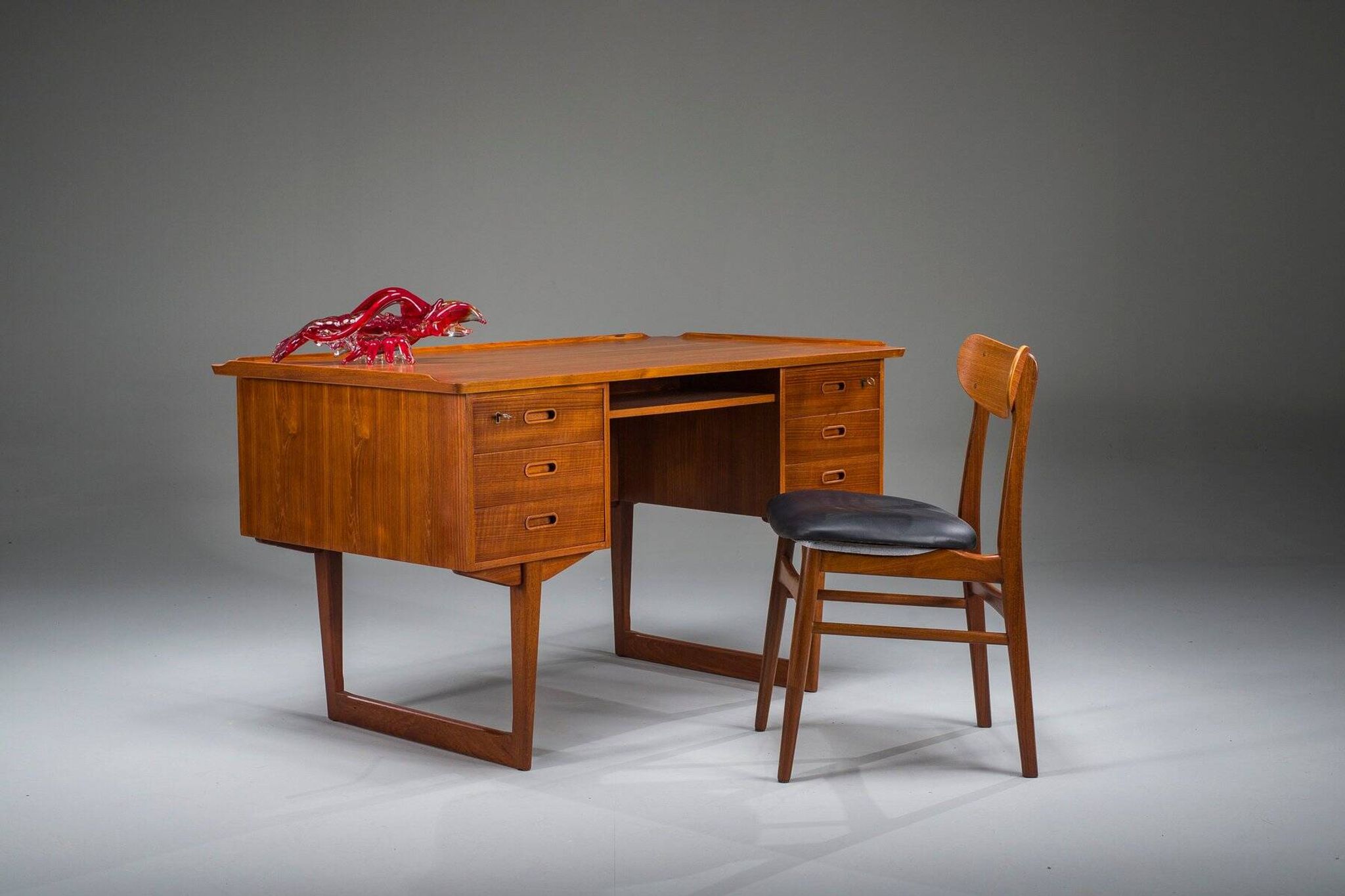 Mid-century Danish freestanding teak desk with raised lip edge, 1960s
