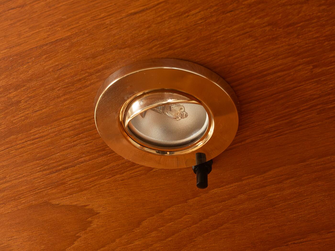 Exclusive display cabinet from the 1980s, solid teak, glass doors, drawers, illuminated