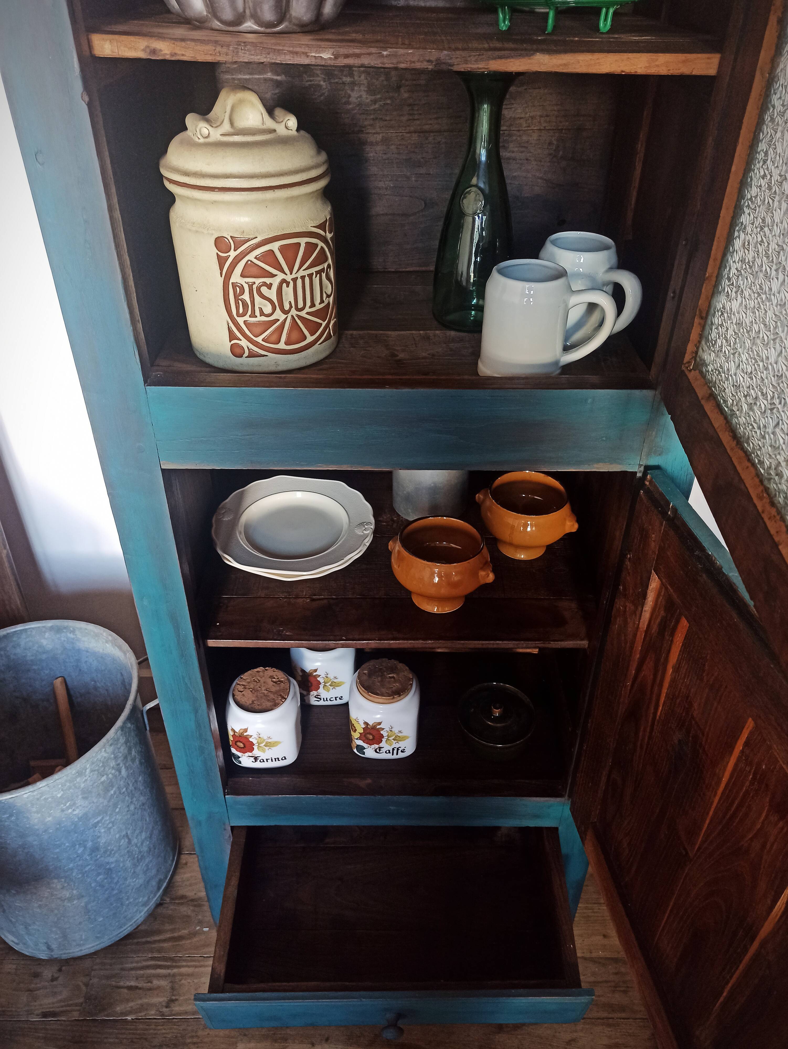 Dresser/Wardrobe/Hat cabinet/Pantry/Standing man