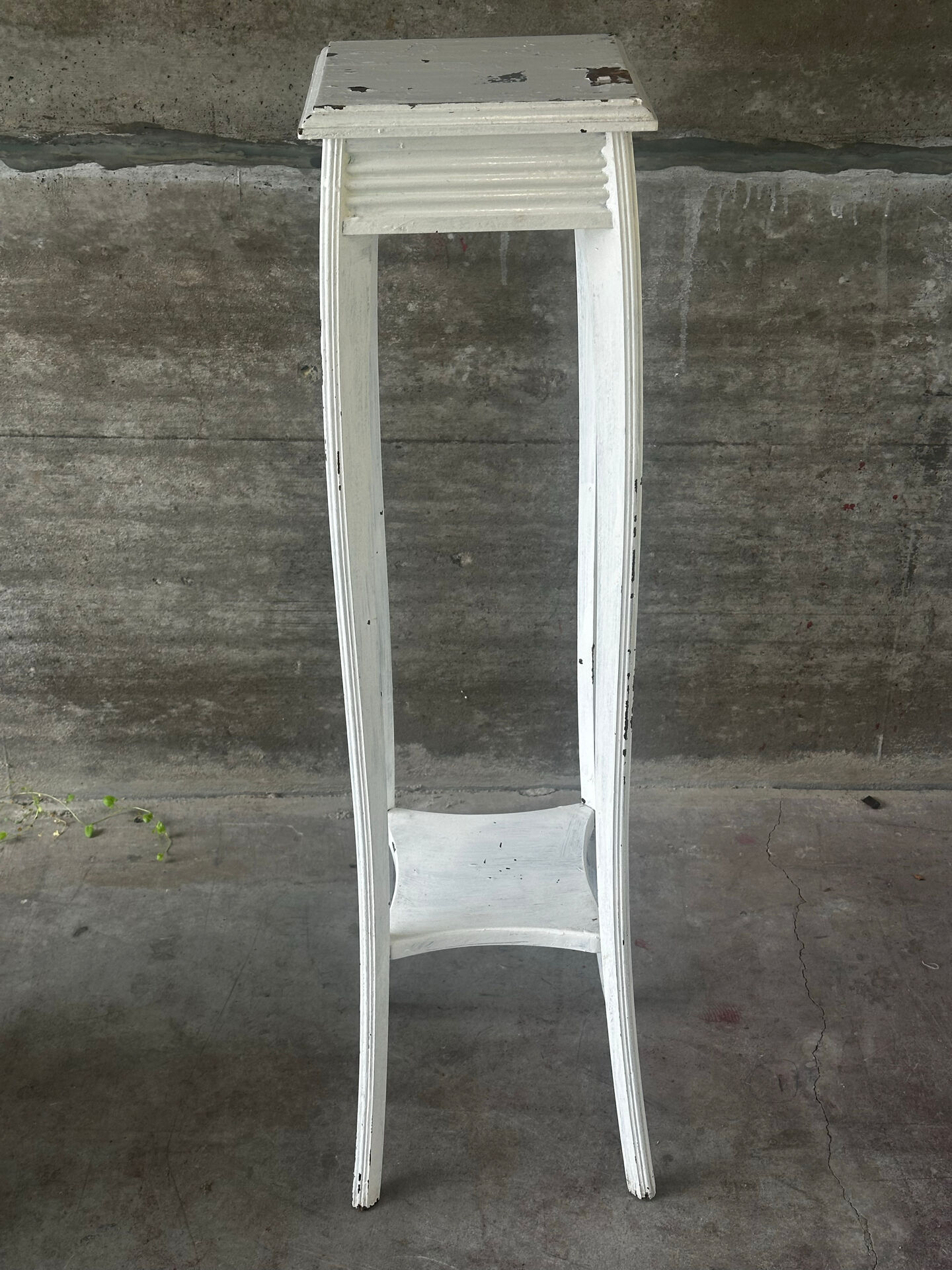 Sellette ancienne en bois peint blanc – H 110 cm