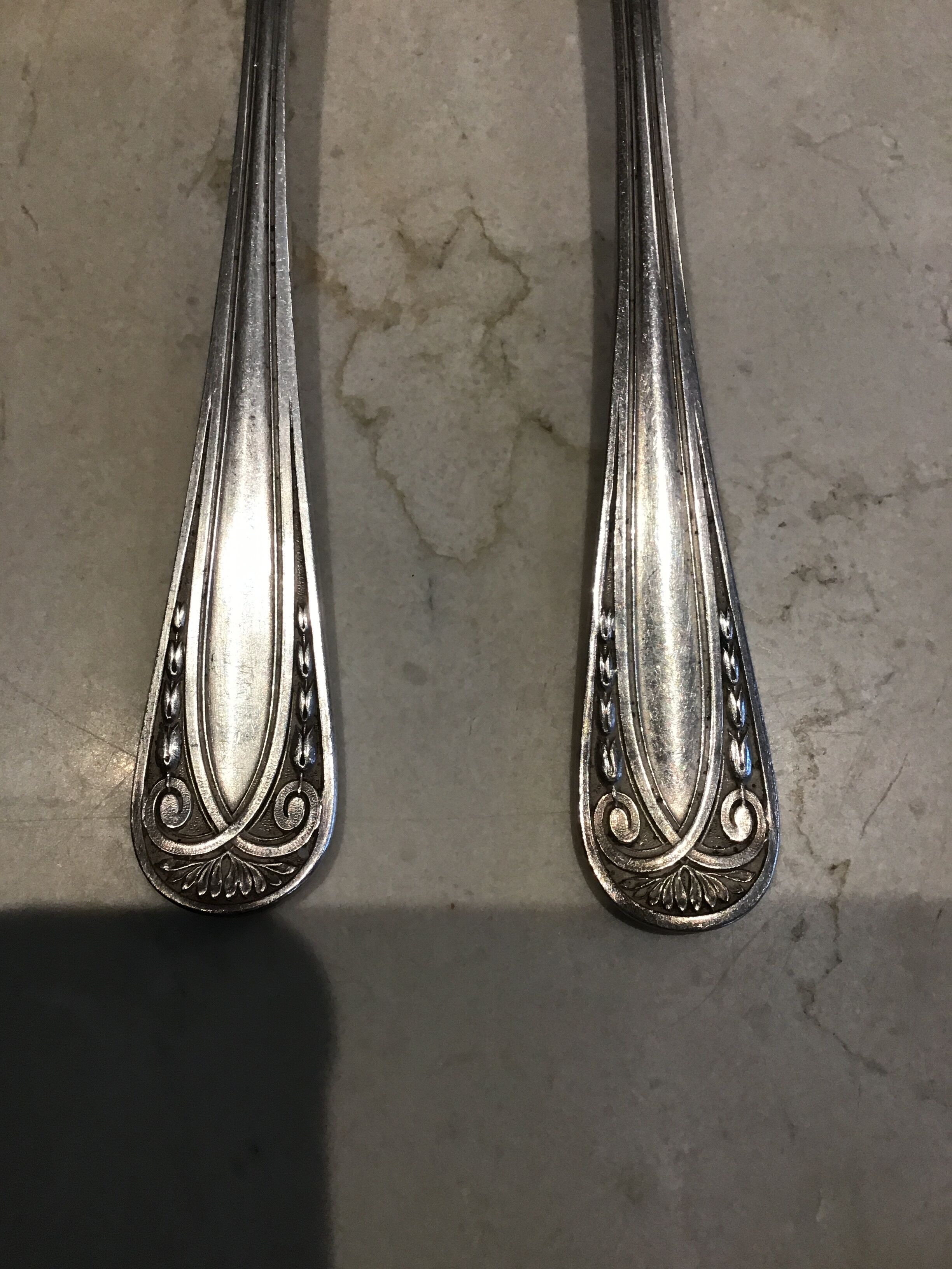 Set of 12 forks and 12 silver metal