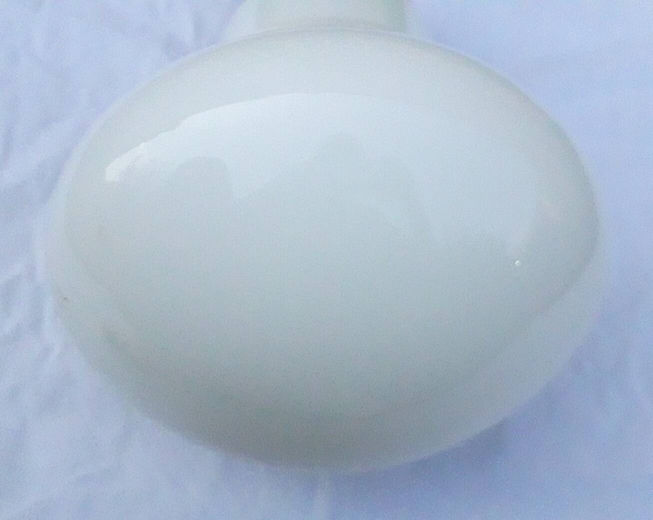 Glass suspension forming a bulb.