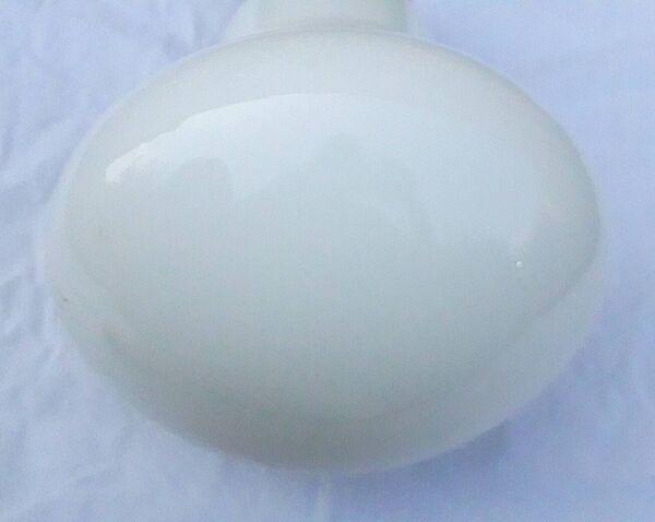 Suspension en verre formant une ampoule