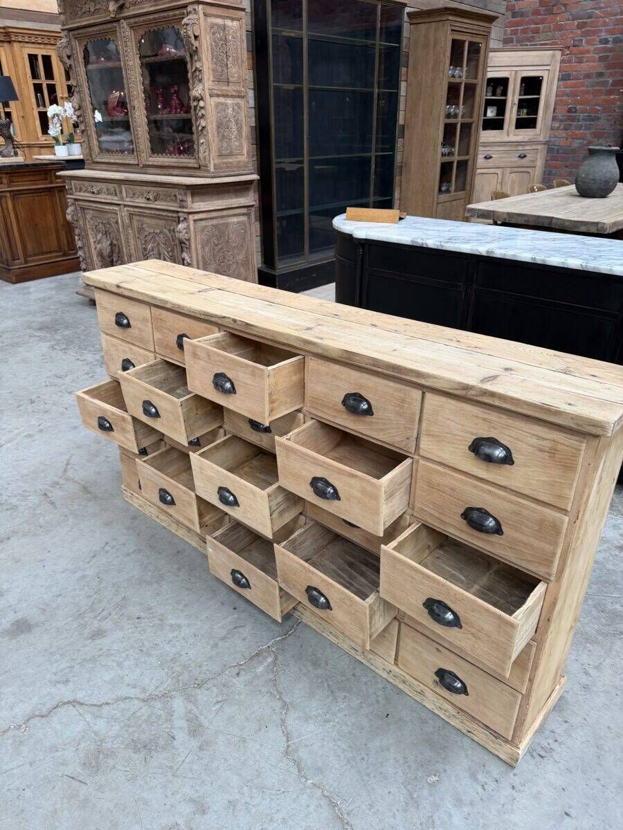 Workshop furniture in beech from the early 20th century.
