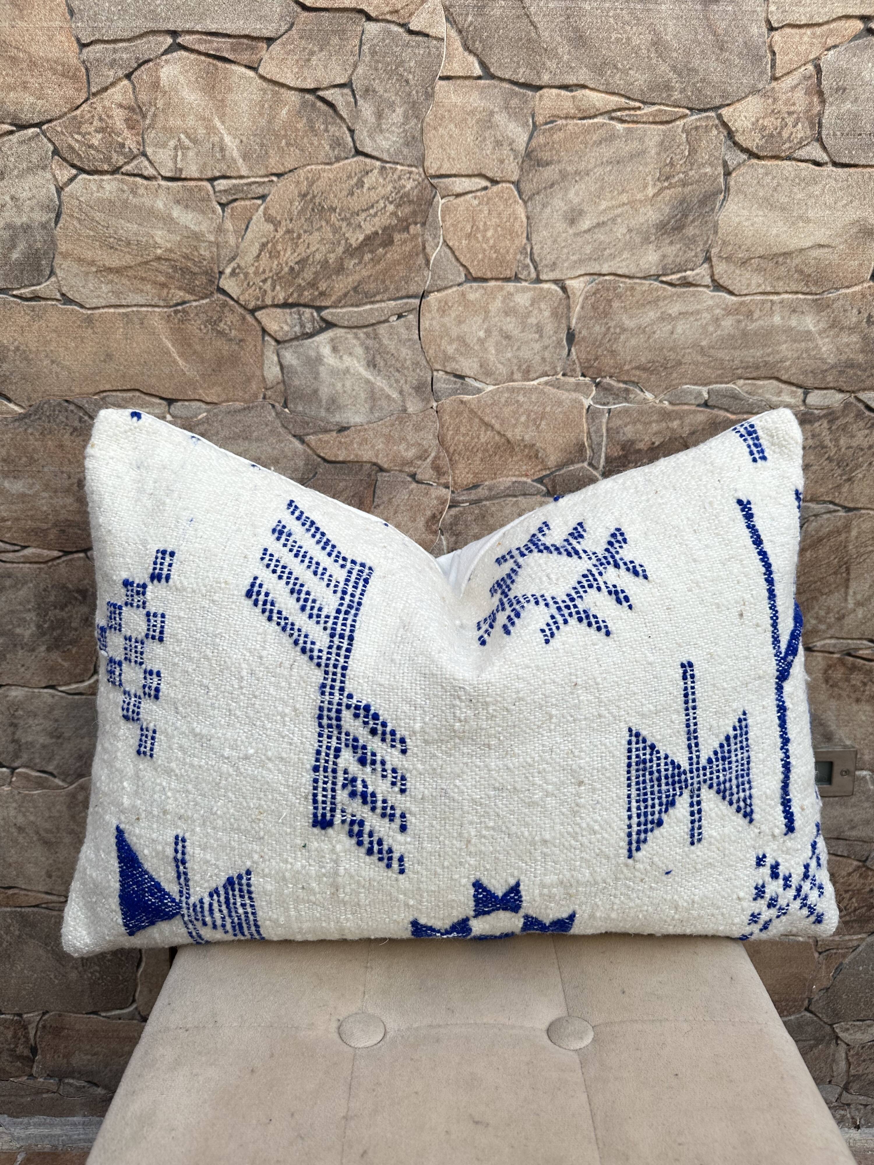 Handmade cushion cover in Berber wool: Moroccan Kilim cushion