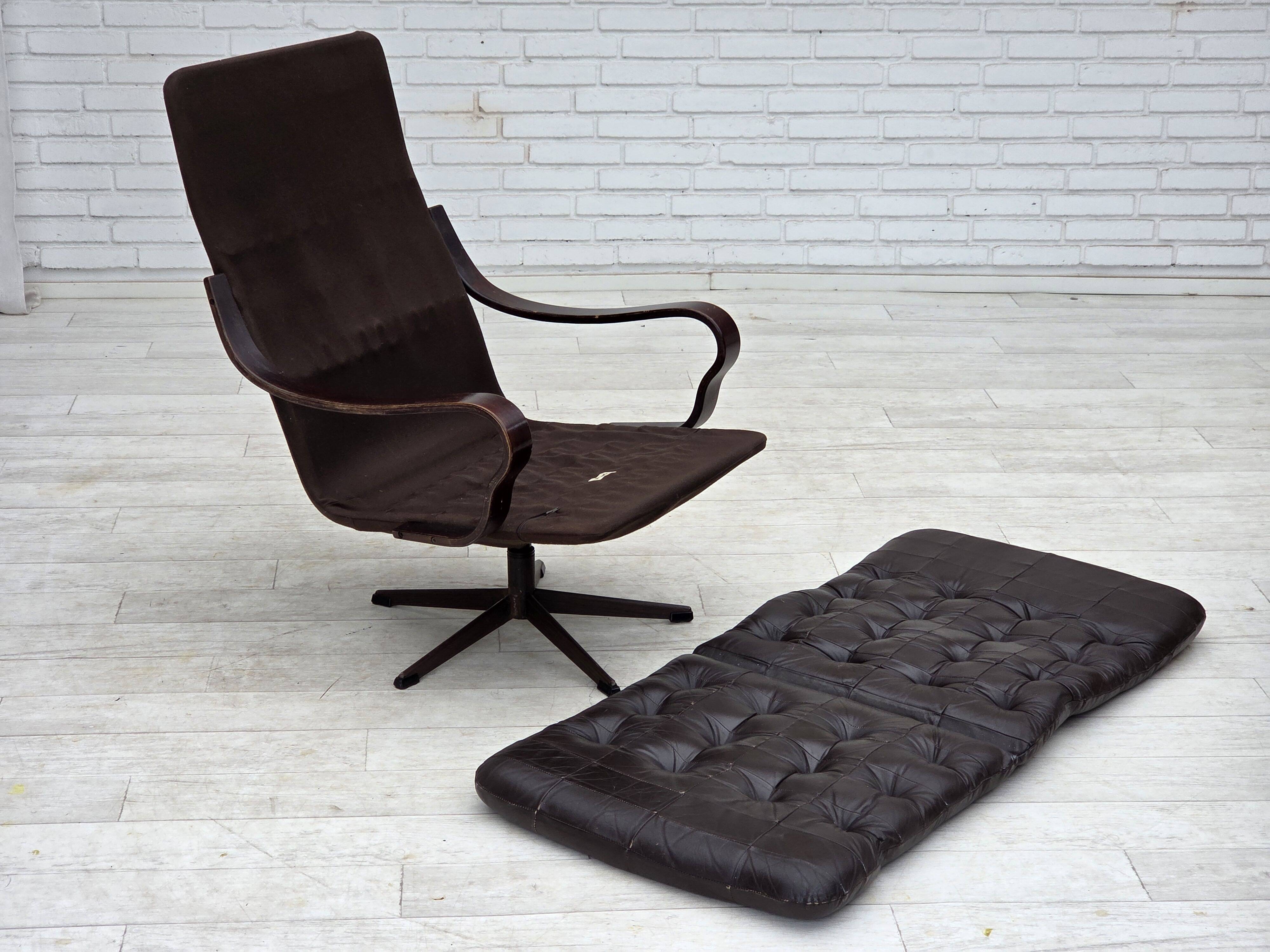 Fauteuil pivotant scandinave des années 1970, en cuir patchwork d'origine.