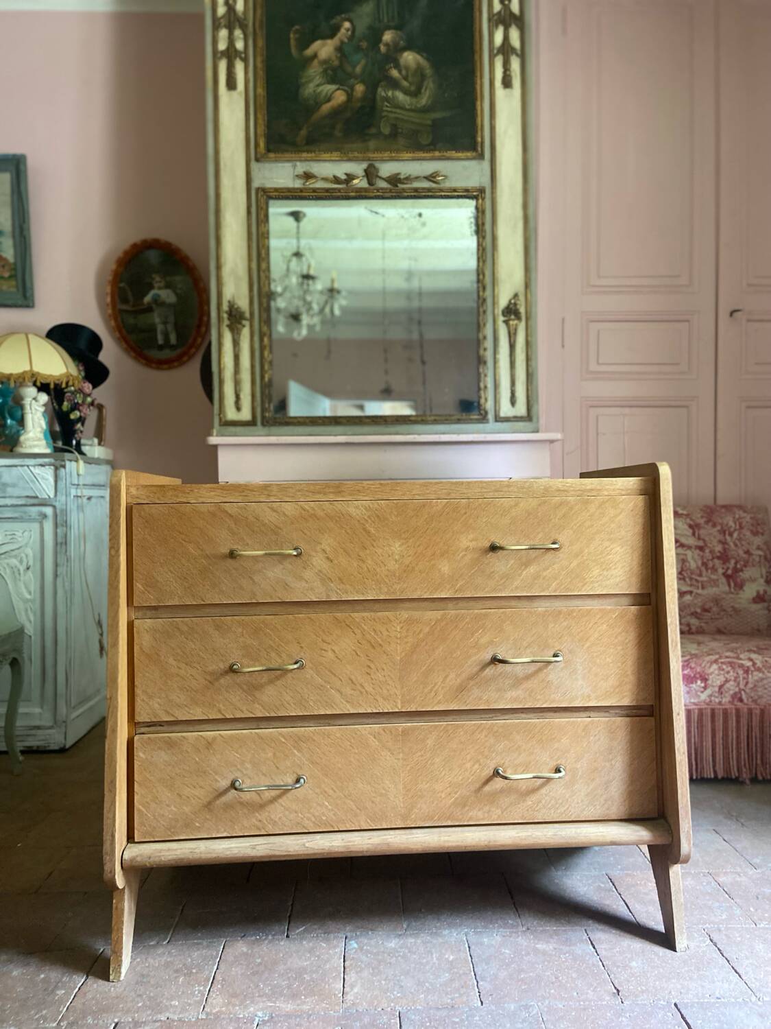 Commode vintage à ailerons
