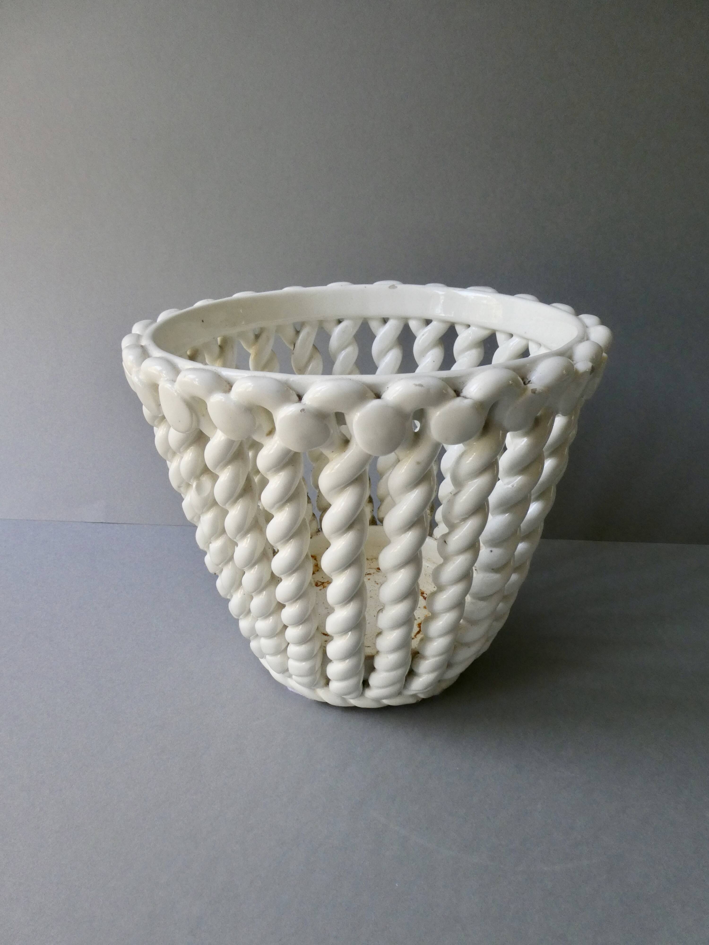 Openwork and braided ceramic pot cover