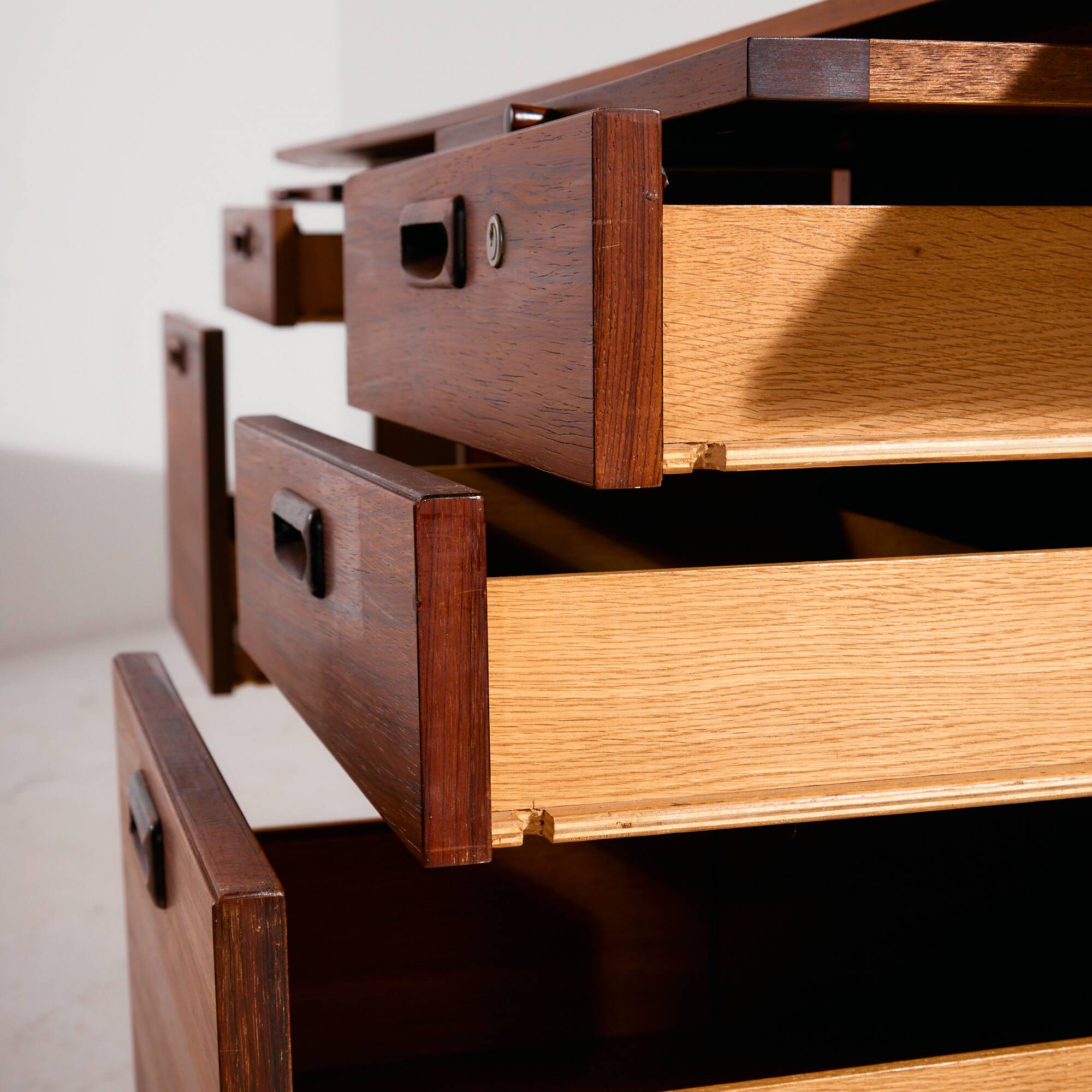 Model 207 rosewood desk by Arne Vodder