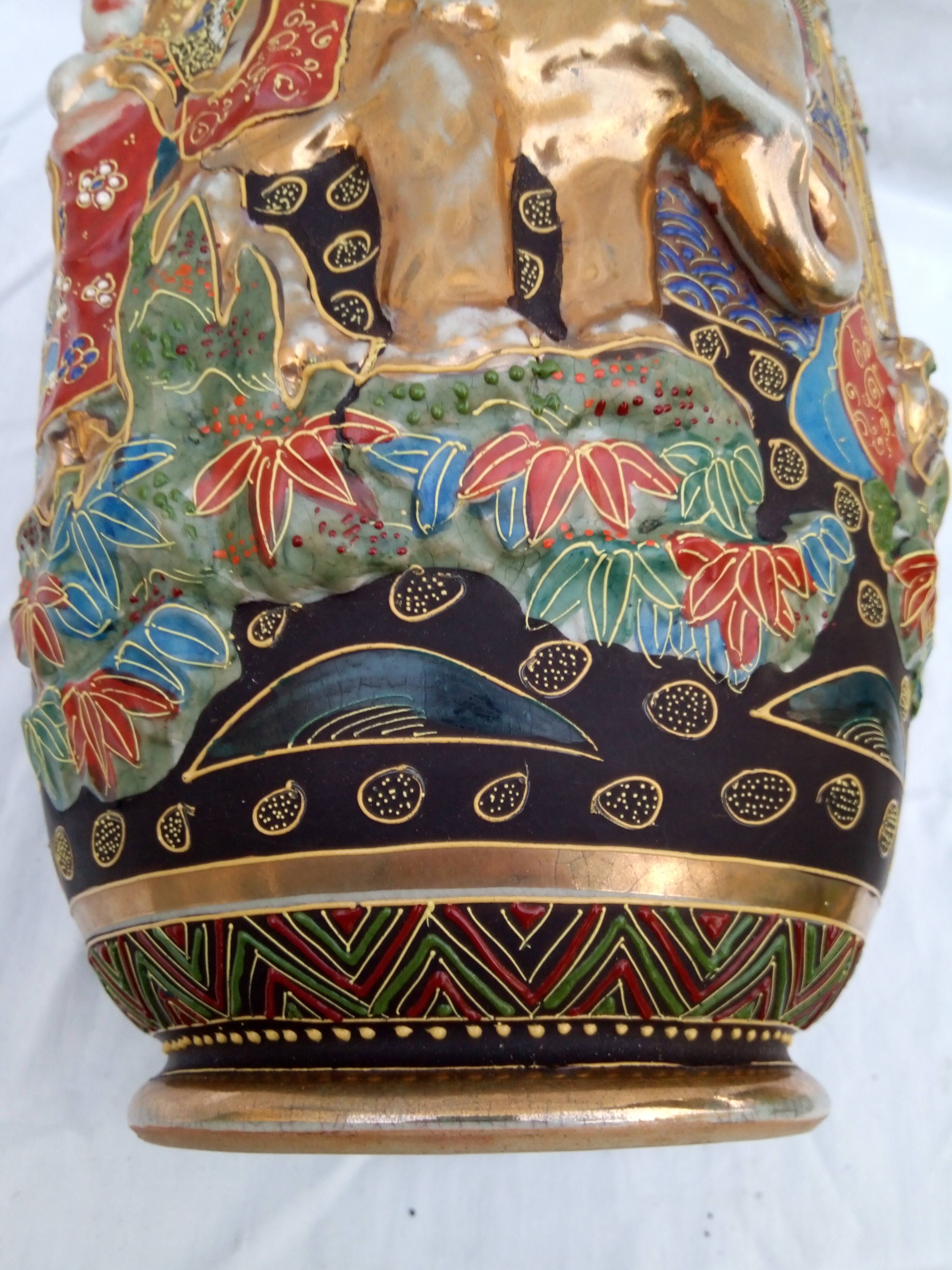 Rare and large vase satsuma in round bump. Mid-20th.