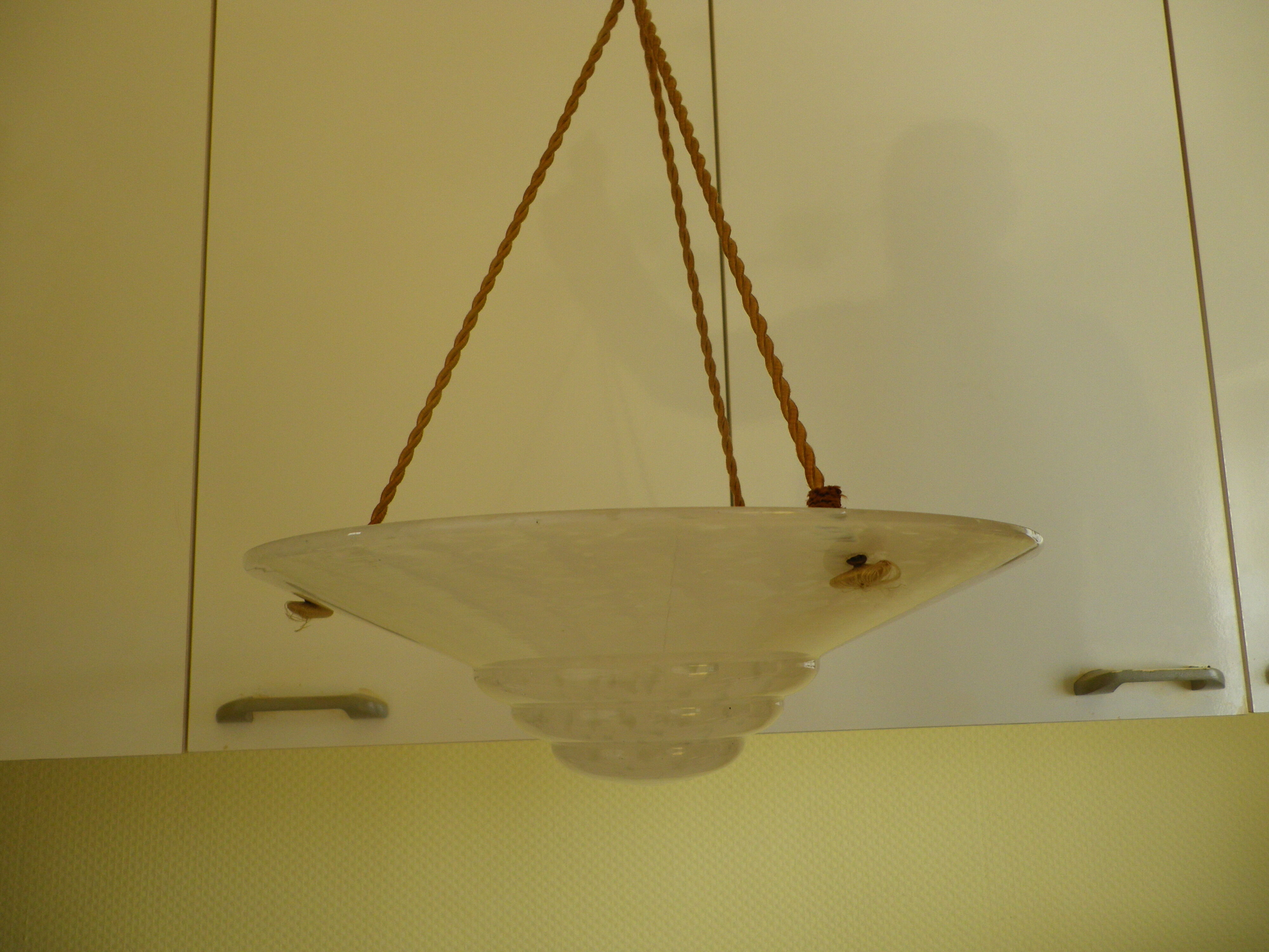 Suspension en opaline blanche  années 1940